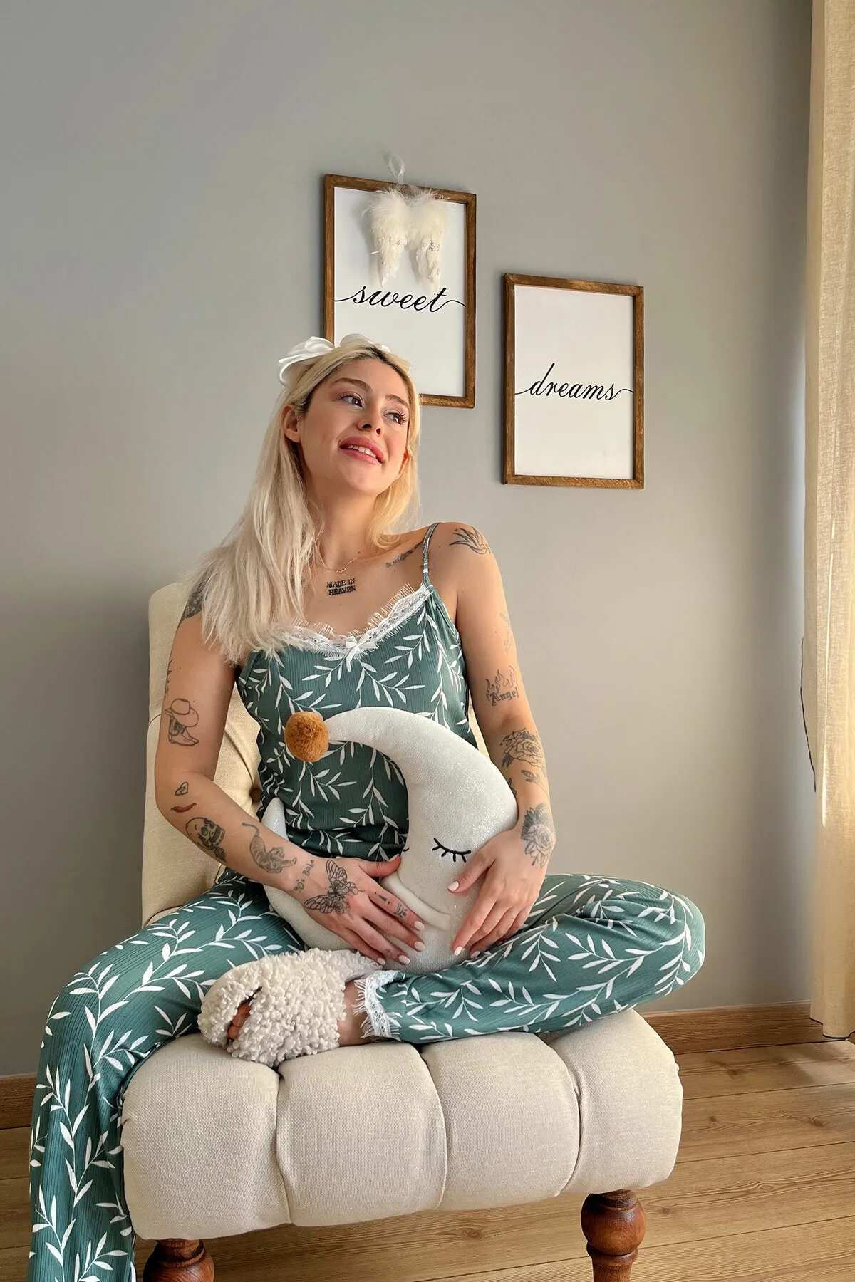 Pijamaevi  Gestricktes Damen-Pyjama-Set aus grünem Olivenzweig mit Spitze und Seilriemen