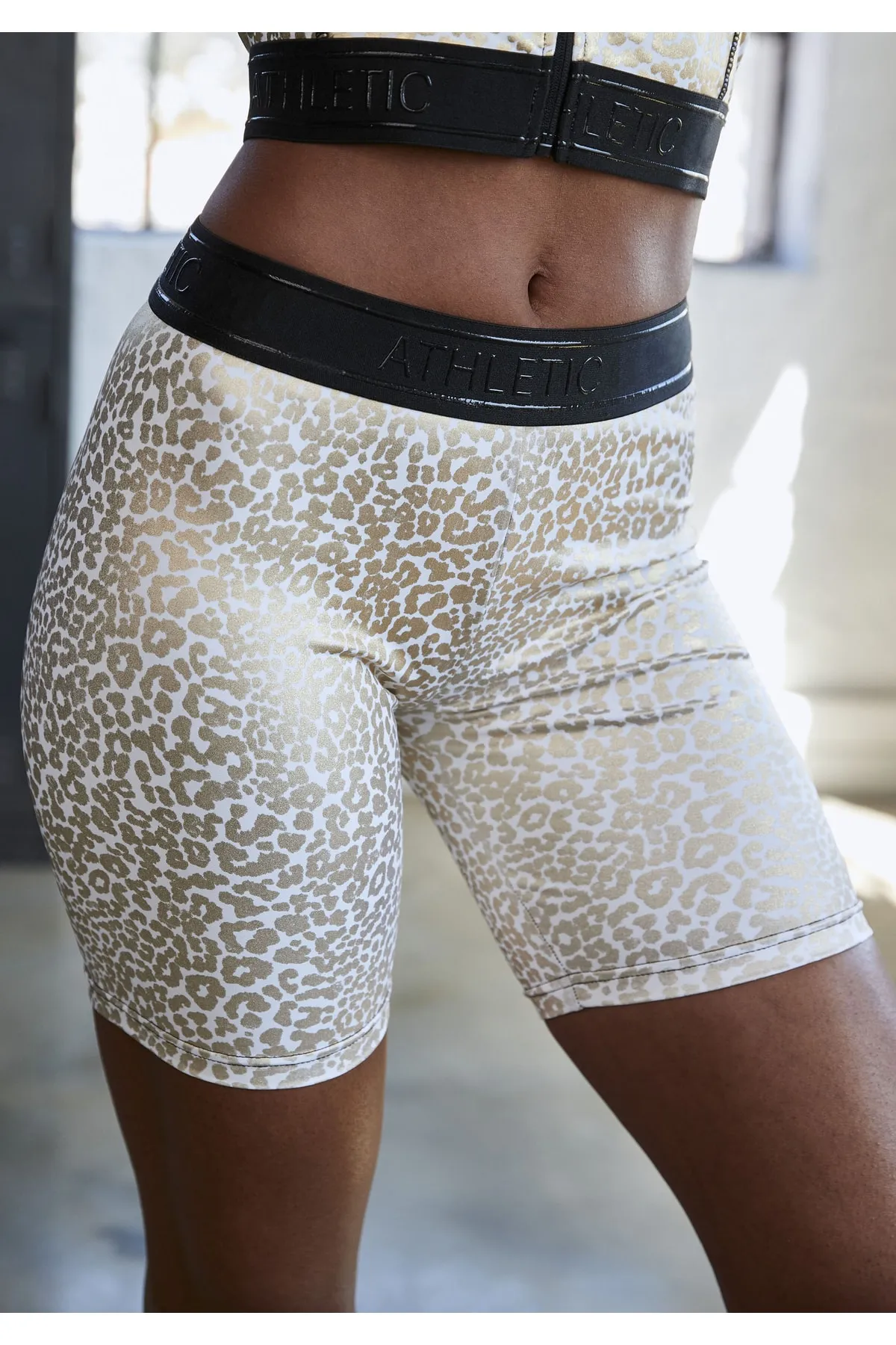 LASCANA Active  Kurze Sporthose - Goldfarben - Mittlerer Bund