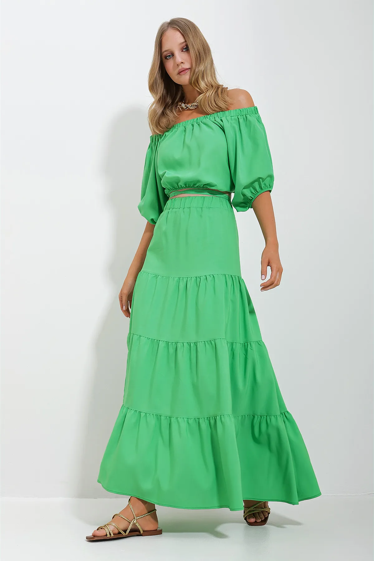 Trend Alaçatı Stili  Grüne kurze Bluse mit Madonna-Kragen und gerafftem, gefüttertem Rock aus Popeline für Damen ALC-X11649