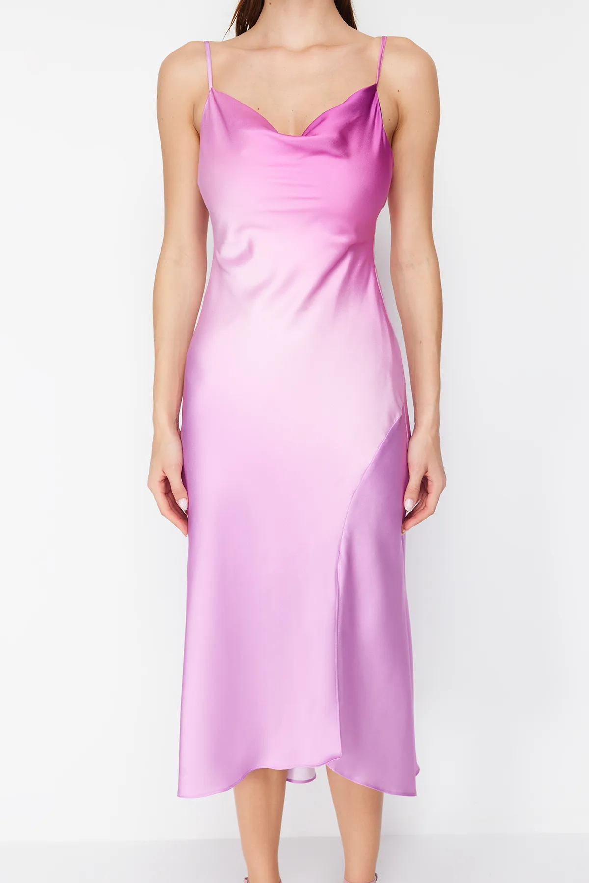 Trendyol Collection  Rosa-mehrfarbiges, gemustertes, gefüttertes Abendkleid aus Satin mit Farbverlauf TPRSS19BB0058