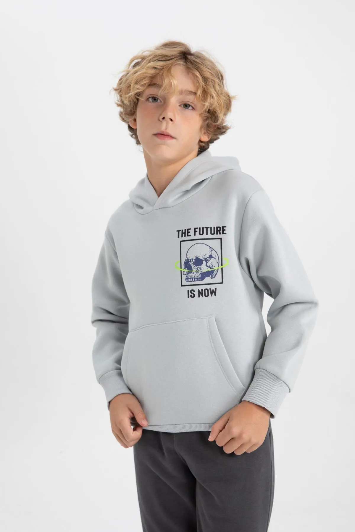 DeFacto  Dickes Kapuzen-Sweatshirt mit regulärer Passform für Jungen