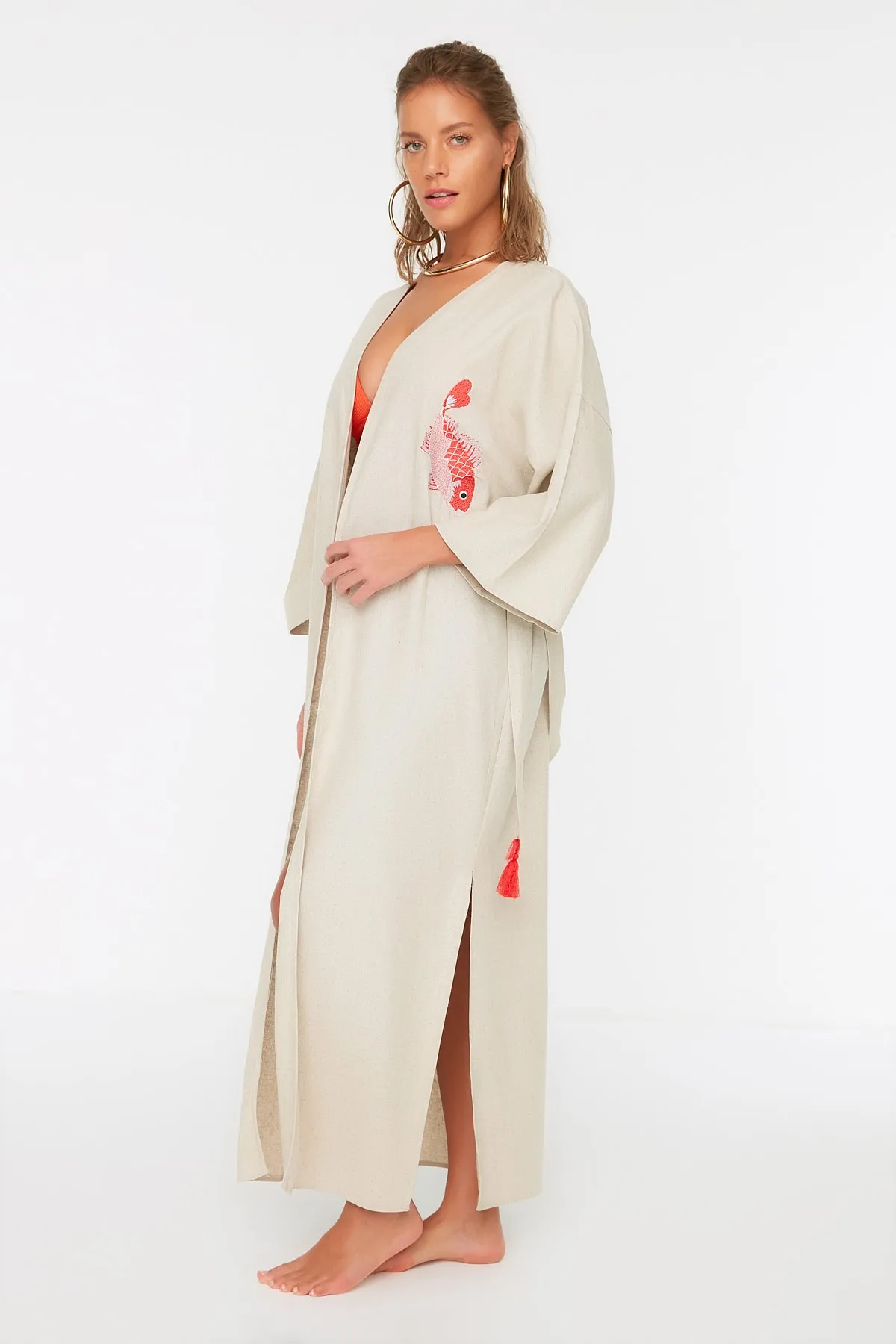 Trendyol Collection  Korallenroter Maxi-Kimono und Kaftan aus gewebter, bestickter Leinenmischung mit Gürtel, 100 % Baumwolle, TBESS20KM0051