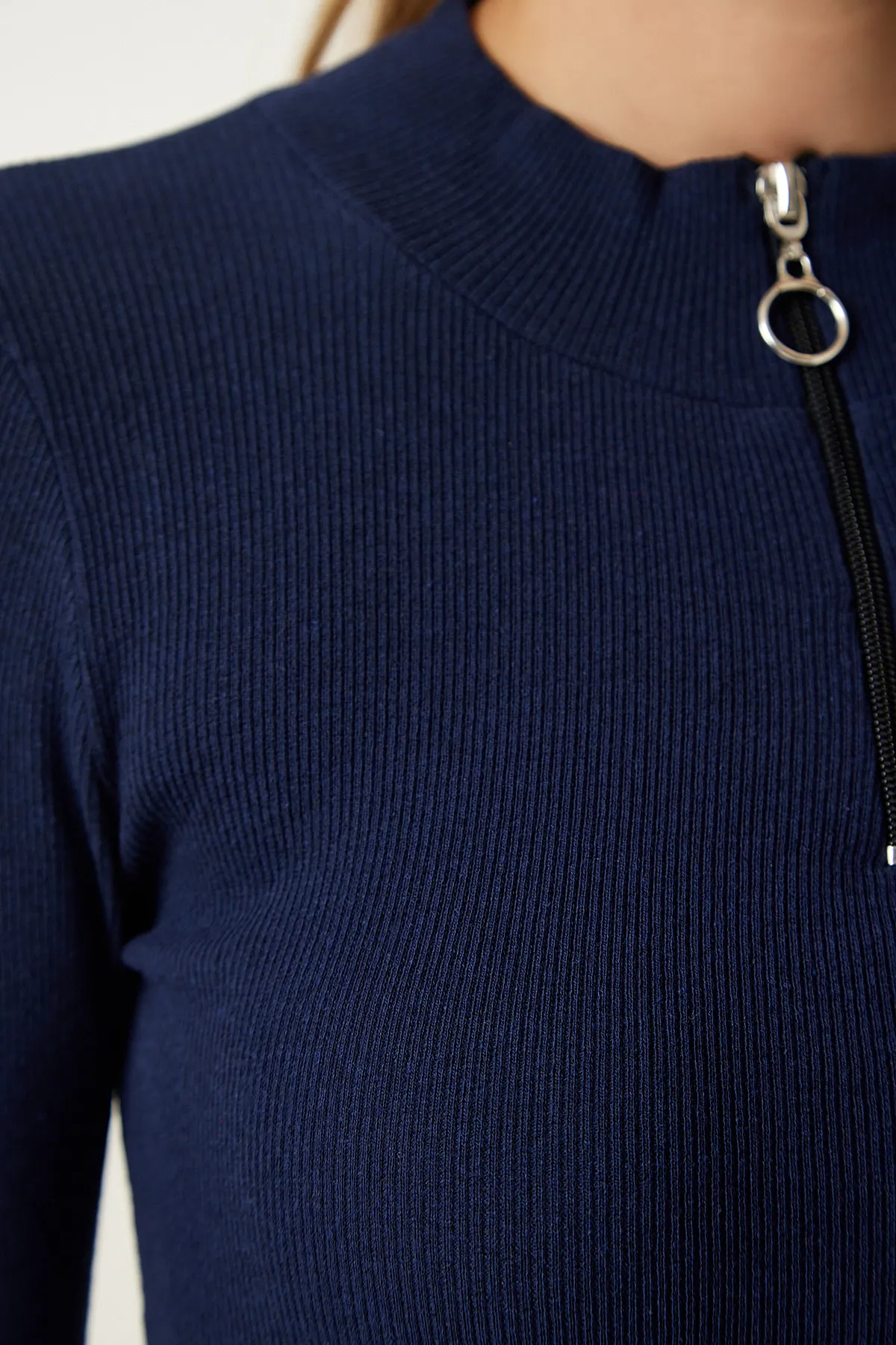 Happiness İstanbul  Marineblaue Strickbluse mit Reißverschlusskragen für Damen GT00045