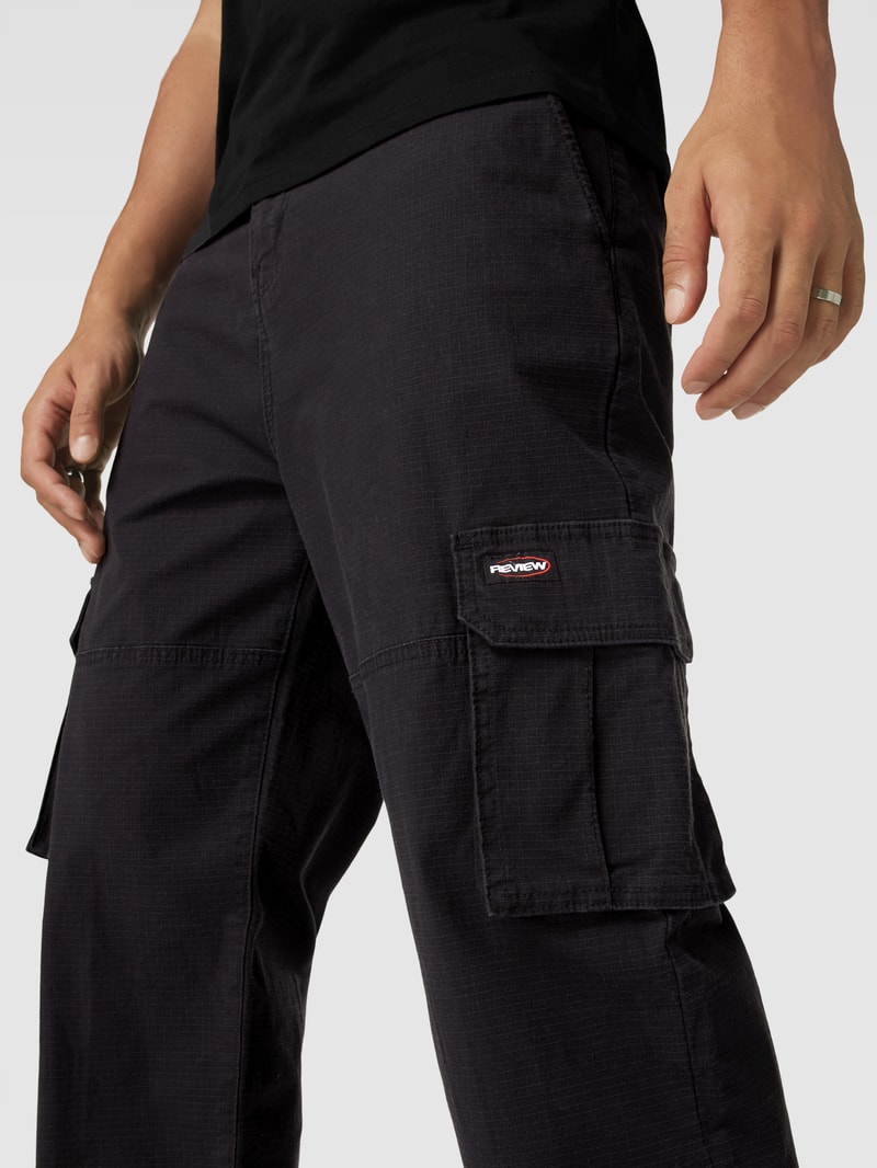 Cargohose mit Label-Detail in schwarz