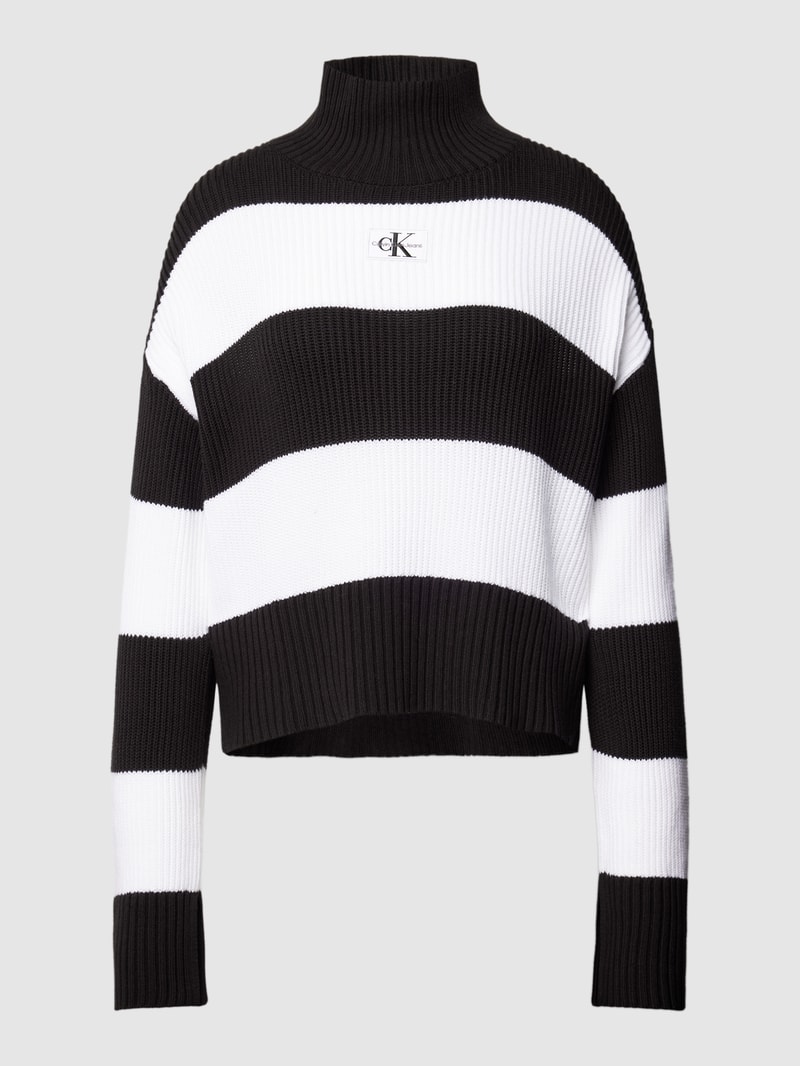 Strickpullover mit Label-Patch in offwhite
