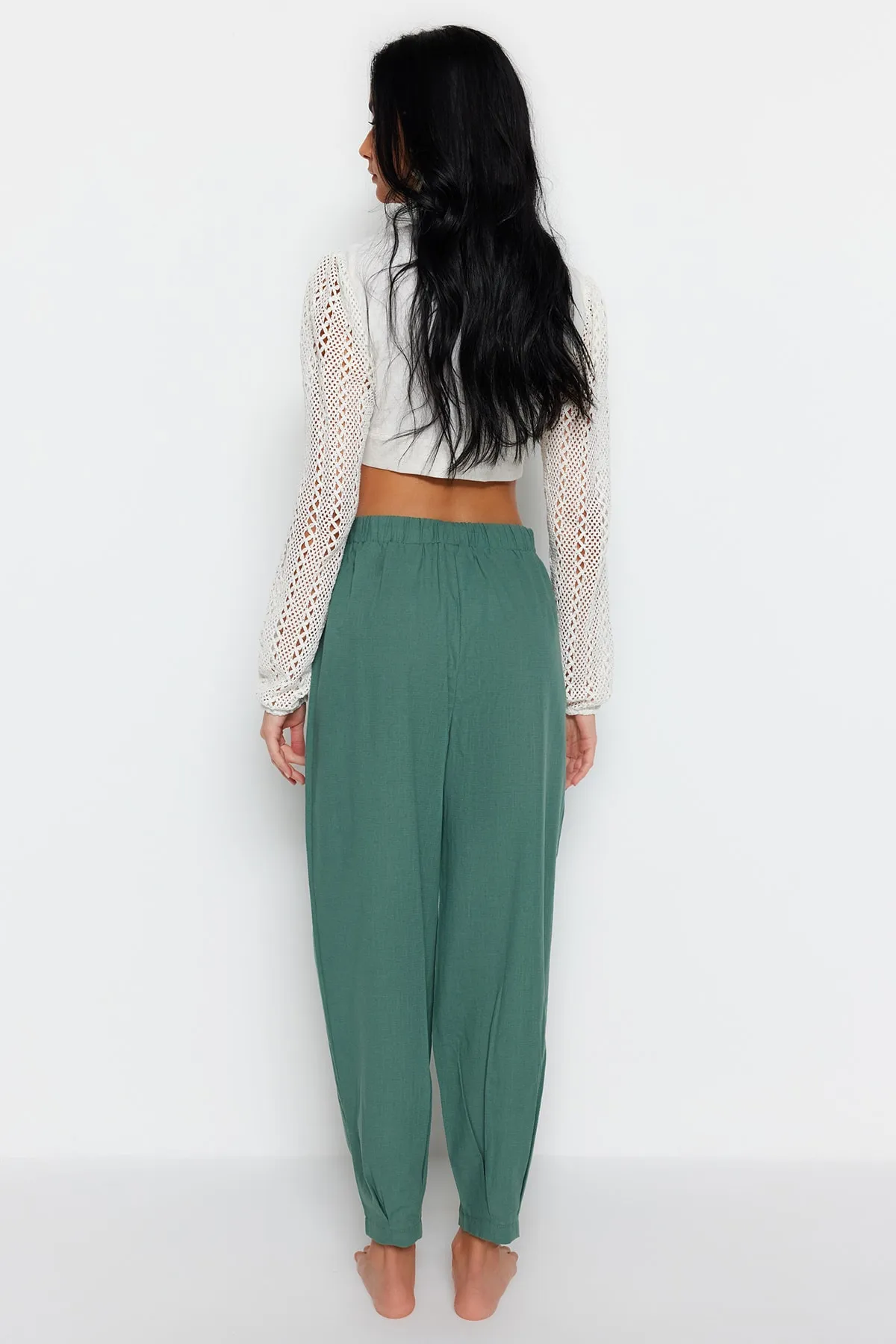 Trendyol Collection  Khakifarbene, gewebte Hose aus 100 % Baumwolle TBESS23PL00015