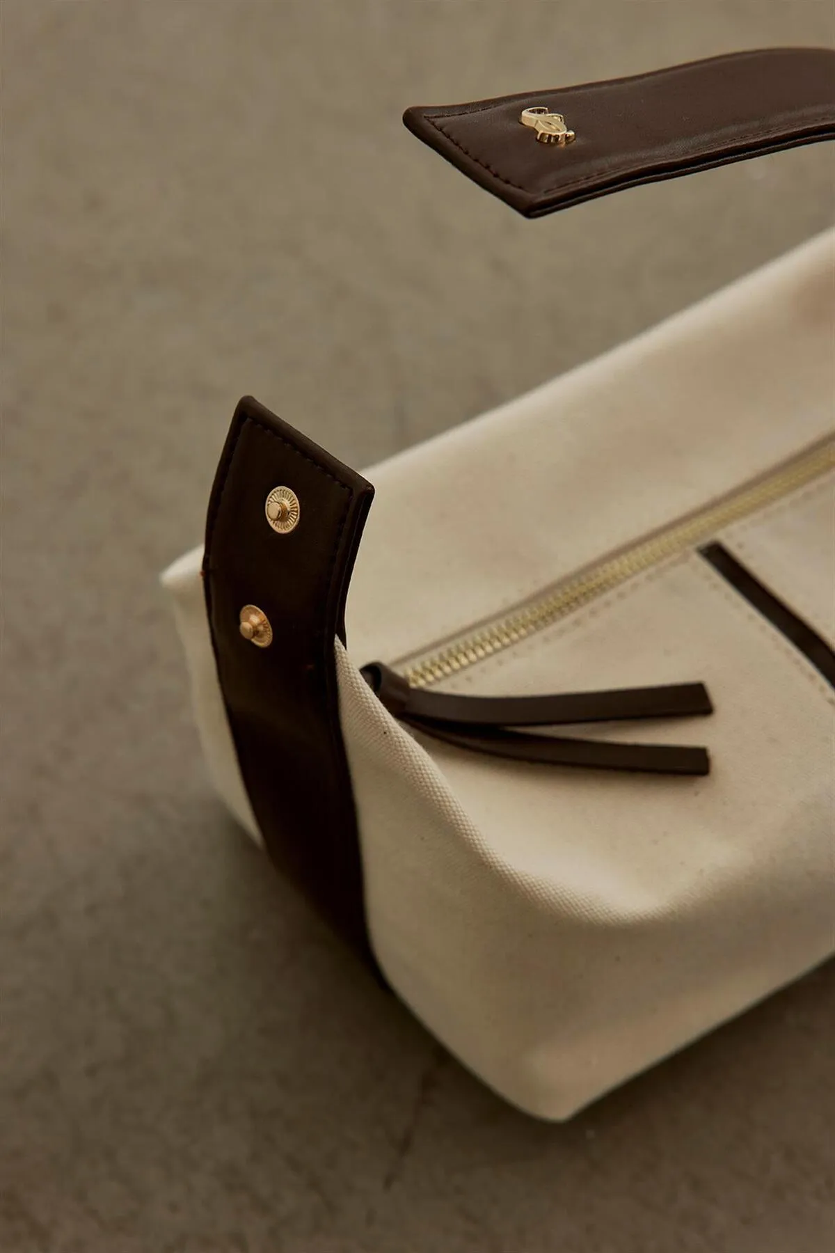 Suud Collection  Bitterbraune Archi Mini-Tasche