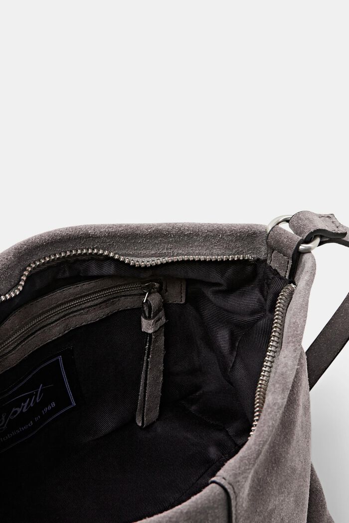 Kleine Schultertasche aus Veloursleder