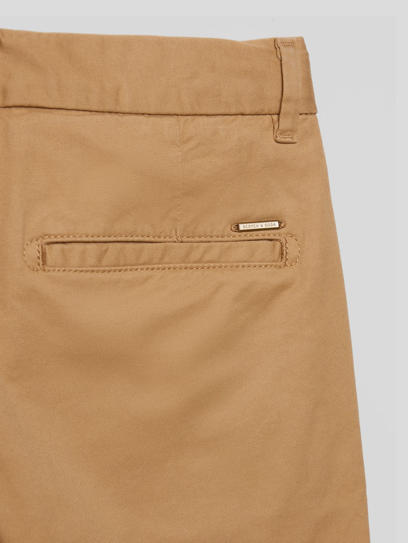 Regular Slim Fit Stoffhose mit Paspeltaschen am Gesäß in sand