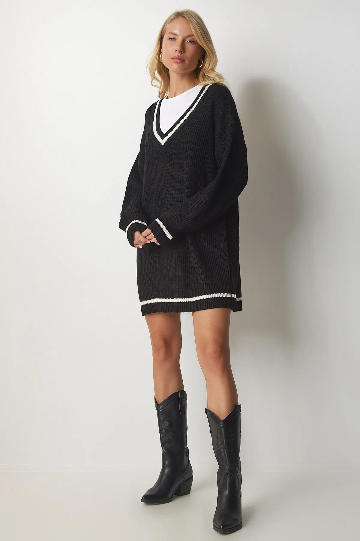 Happiness İstanbul  Schwarzes, langes, übergroßes Strick-Sweatshirt mit V-Ausschnitt für Damen, BP00140