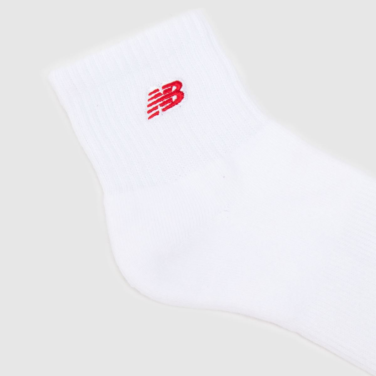Komplet treh belih in rdečih okroglih nogavic z našitim logotipom New Balance