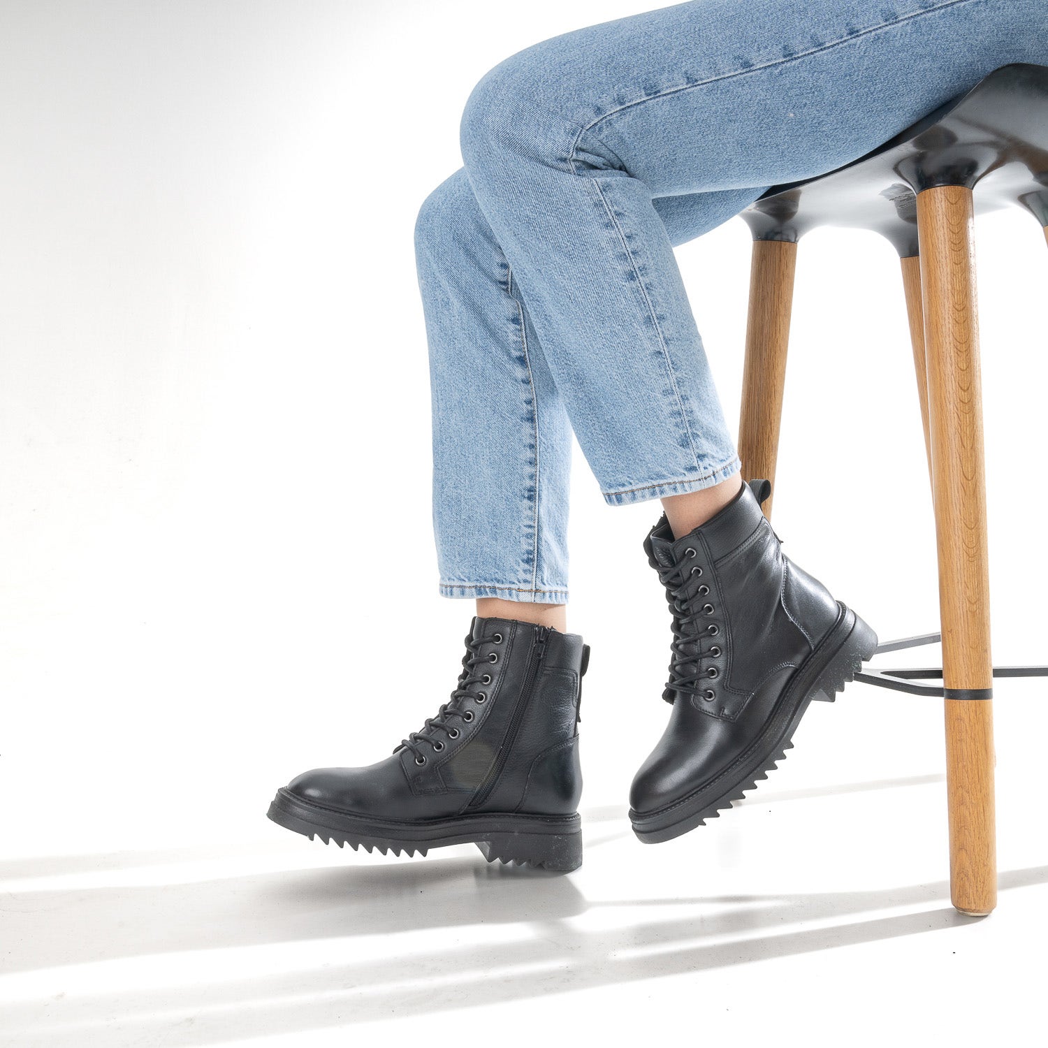 Boots à lacet TEXTO noir en cuir