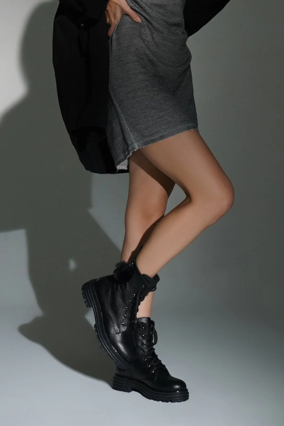 Marjin  Damen-Schnürstiefel aus echtem Leder mit dicker Sohle, Tosen, Schwarz
