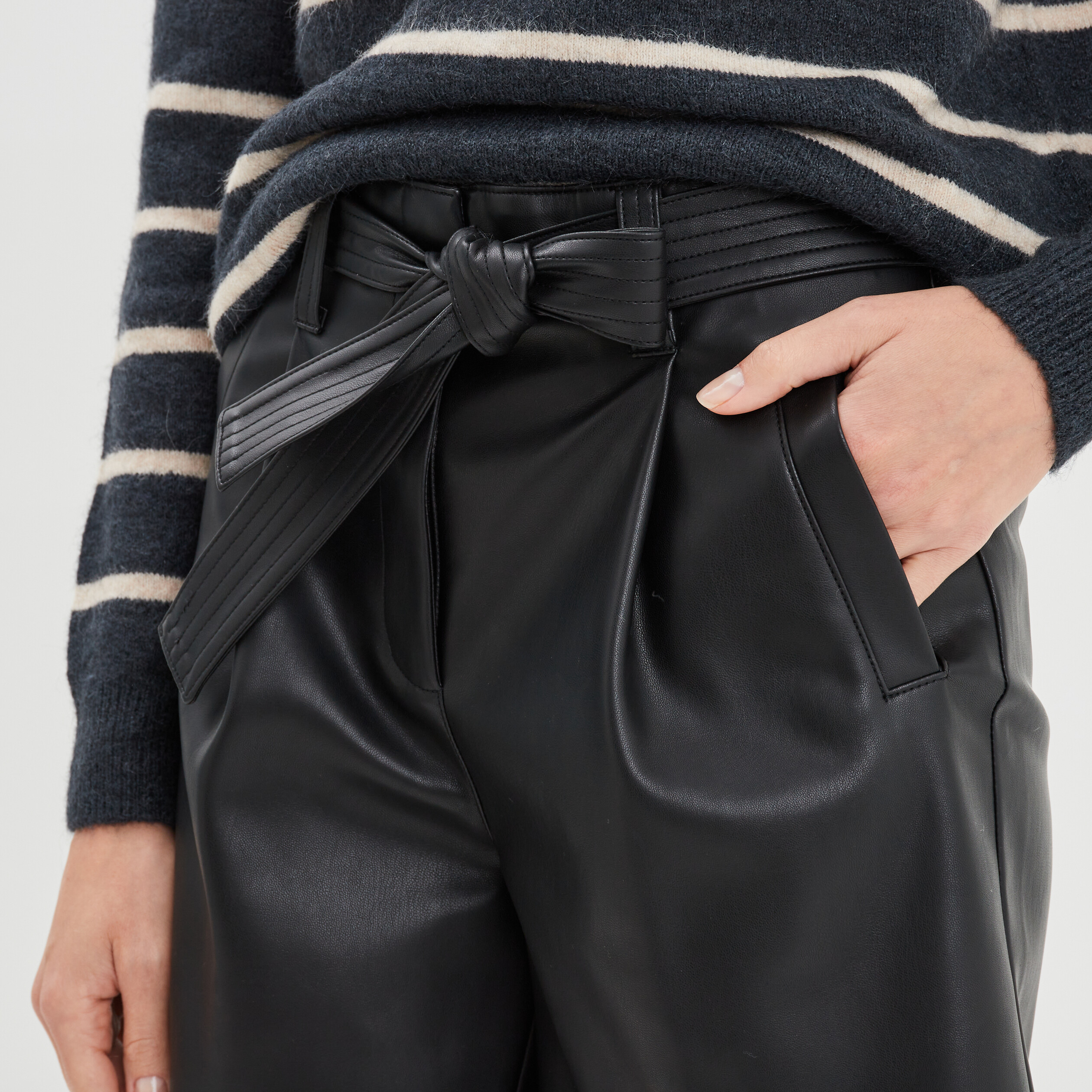 Short simili cuir large ceinturé noir femme | La Halle