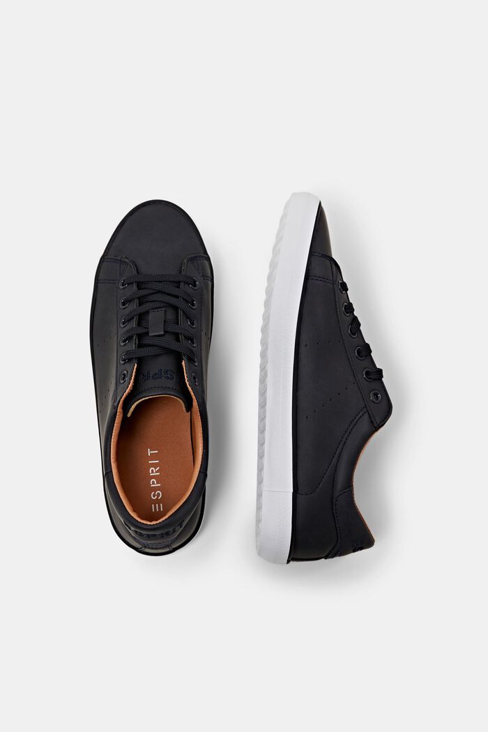 Sneaker in Lederoptik