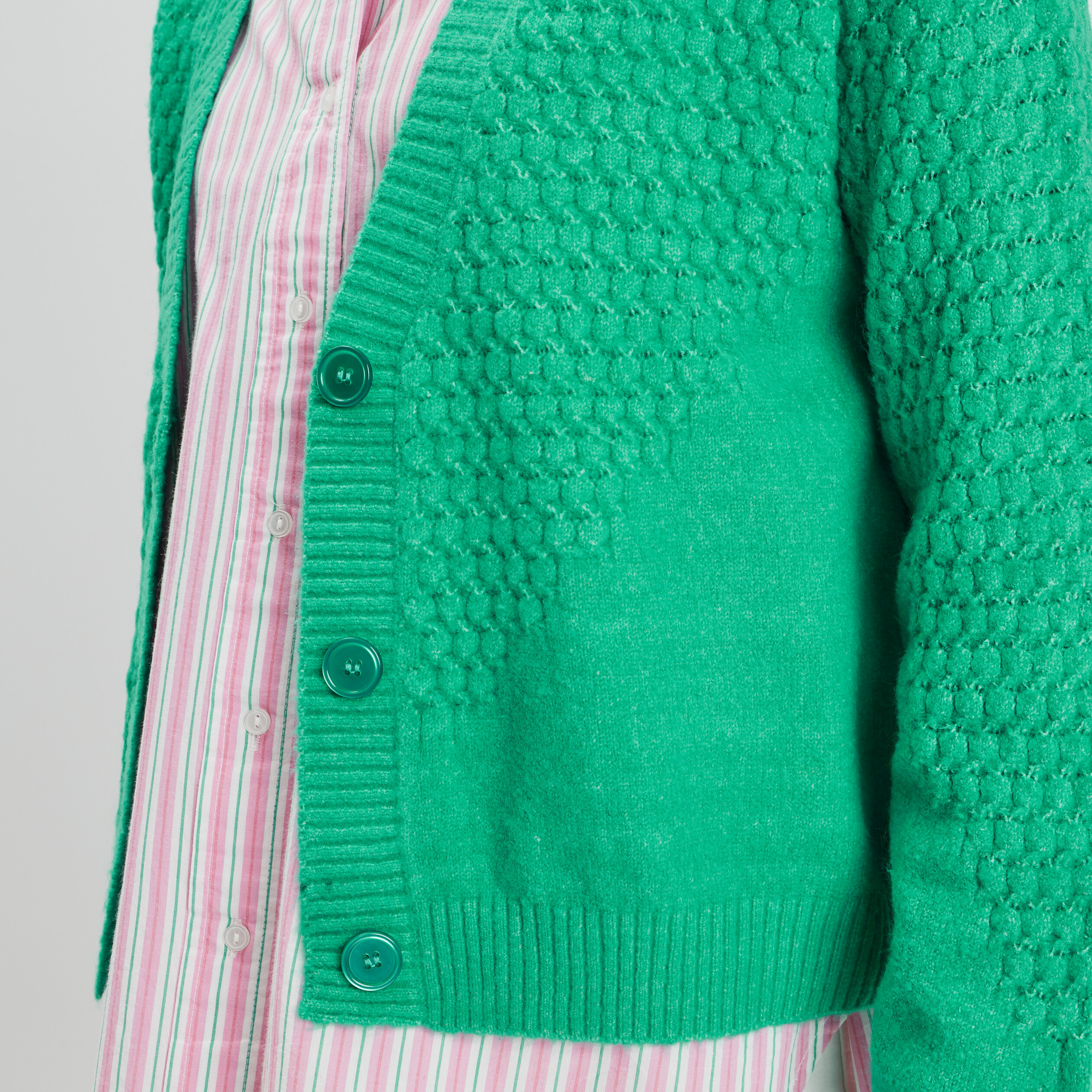 Gilet boutonné à col en V vert menthe femme | La Halle
