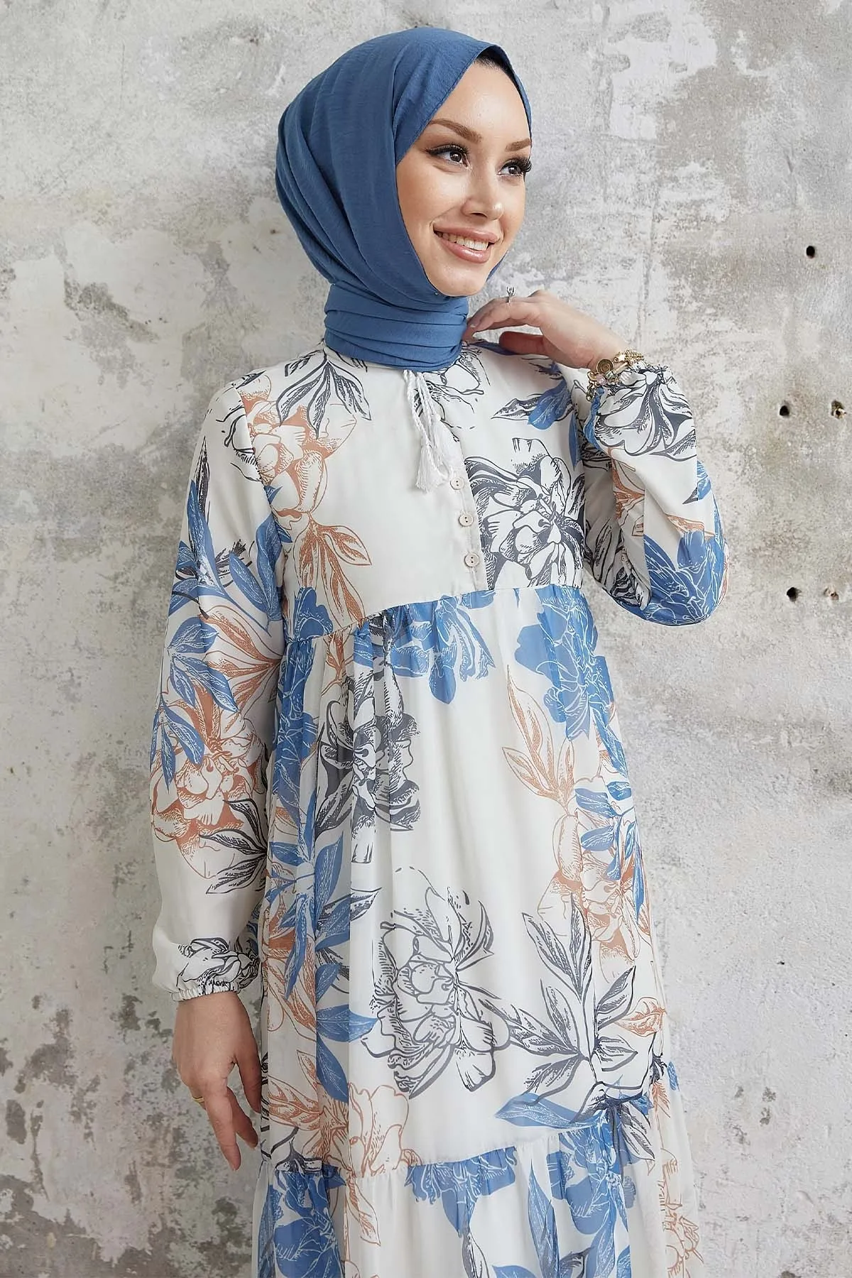 InStyle  Jalya Chiffonkleid mit geknöpftem Kragen und Schnürung – Blau