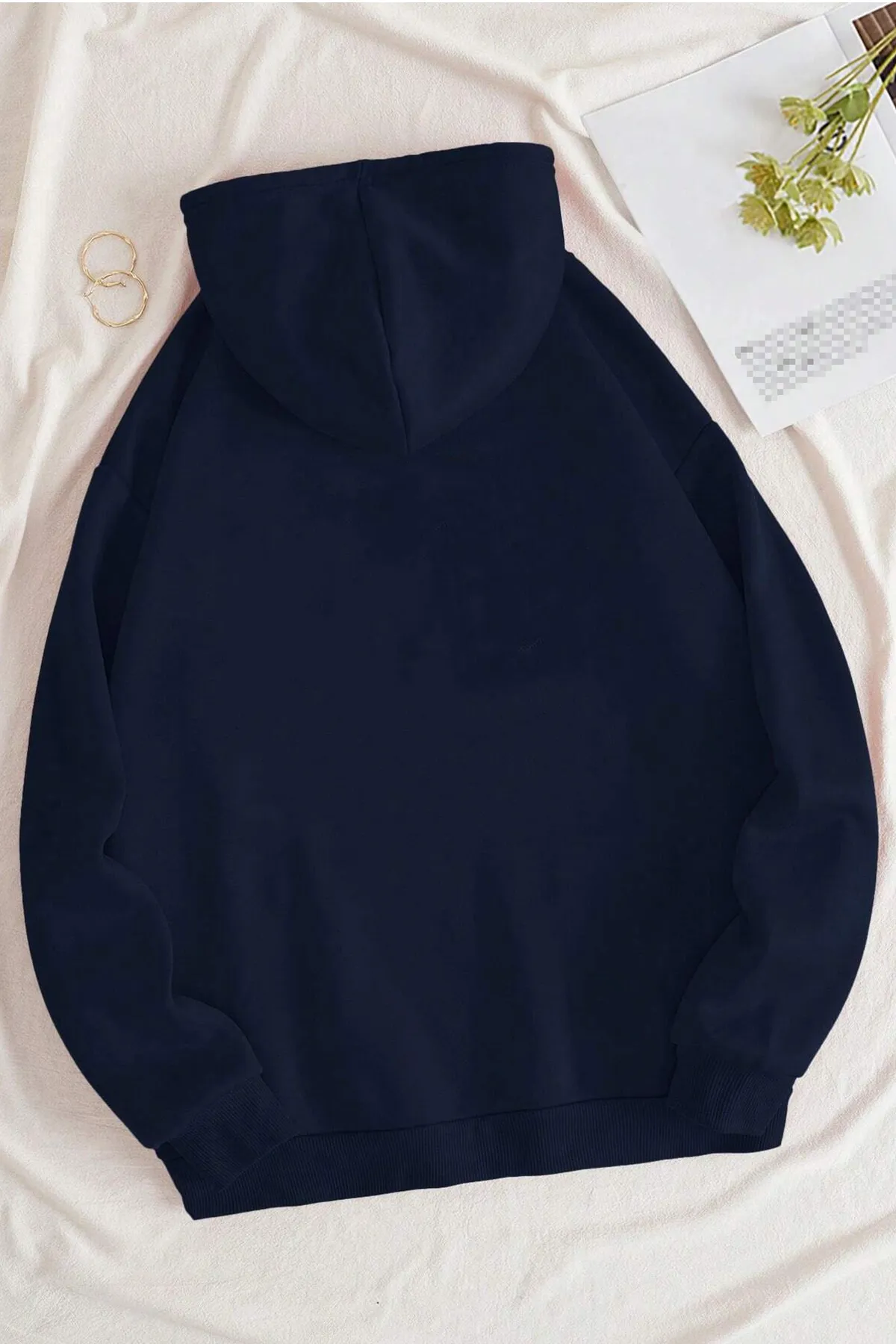 uyguntarz  Schwarzes Saturn-Sweatshirt