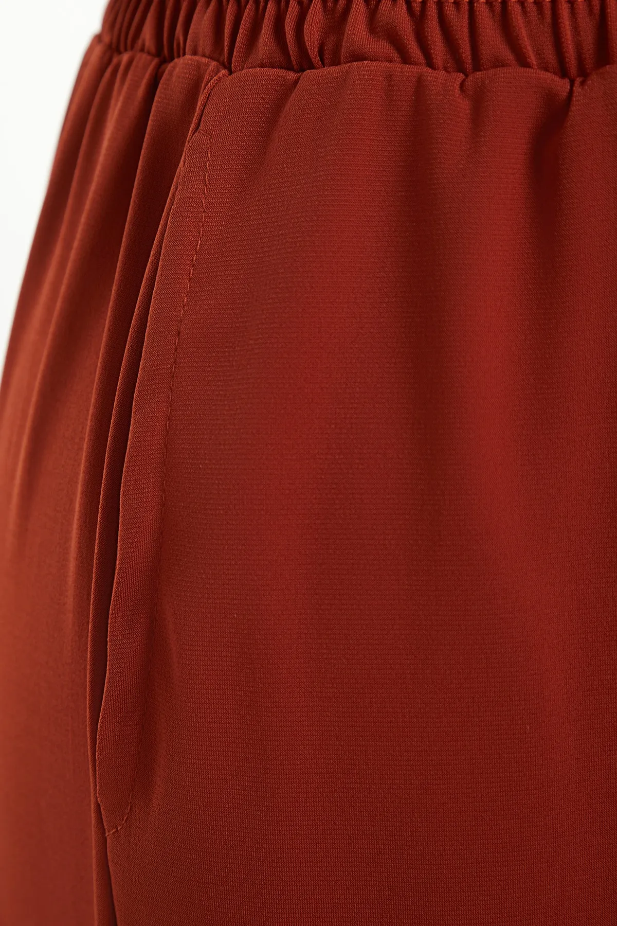 Trendyol Collection  Zimtfarbene, weit geschnittene/locker geschnittene, dehnbare Strickhose mit hoher Taille TWOSS23PL00129