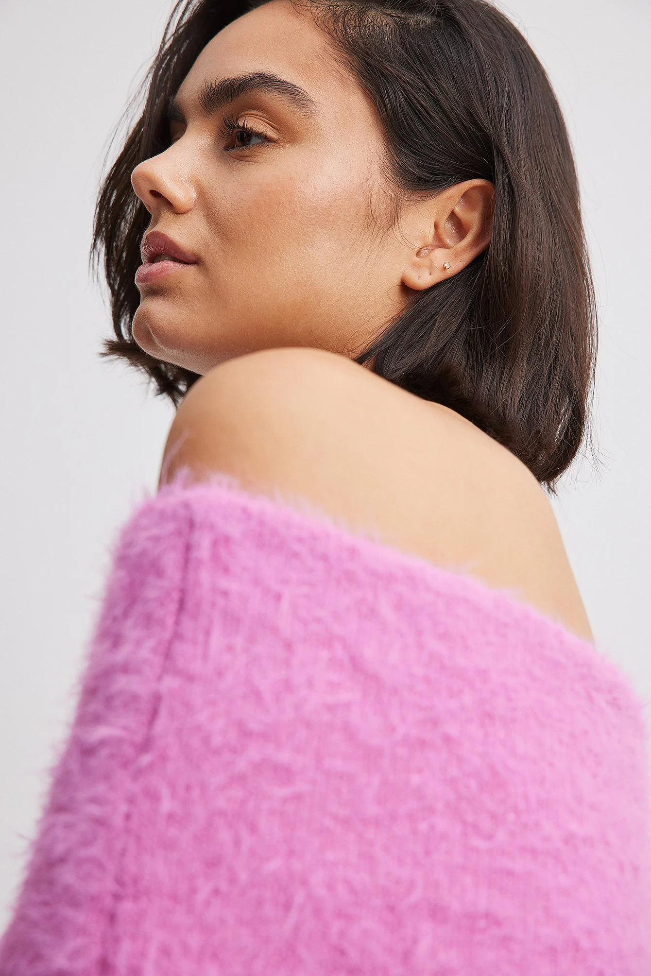 Schulterfreier Strickpullover mit Faltdetail