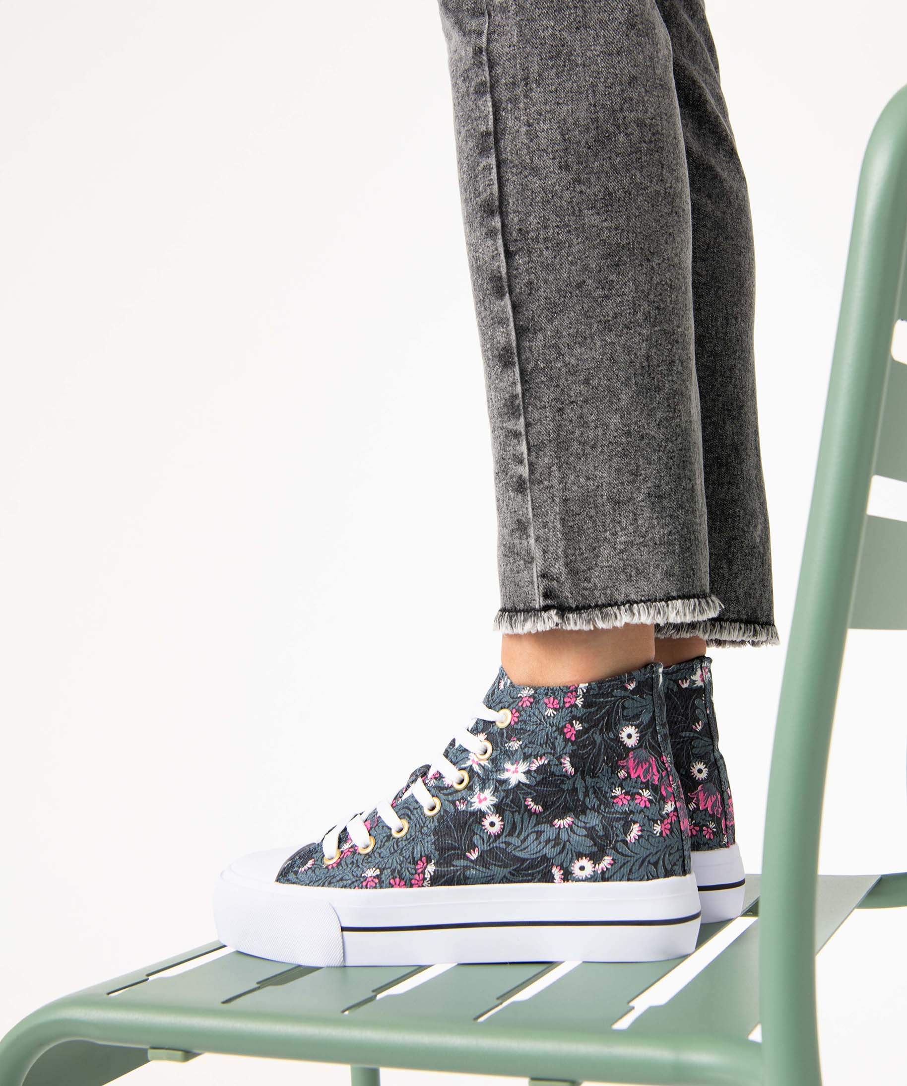 Baskets femme mid-cut en toile imprimé fleurs multicolore | GEMO