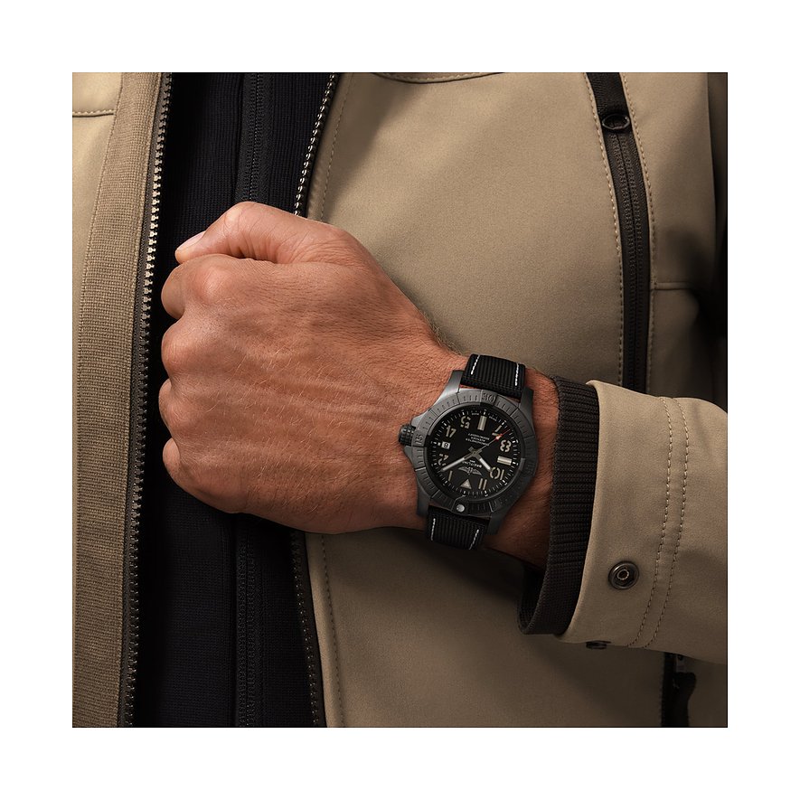 Breitling Herrenuhr Avenger Automatic 45 Seawolf