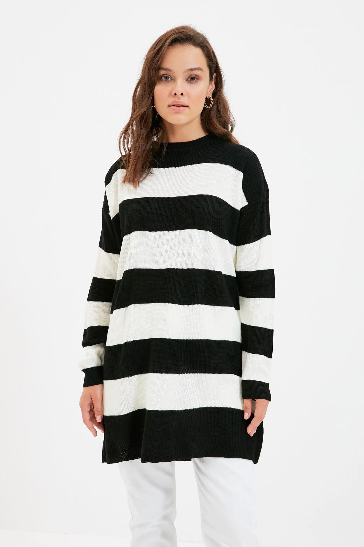 Trendyol Modest  Schwarzer gestreifter Strickpullover TCTAW22AK0131