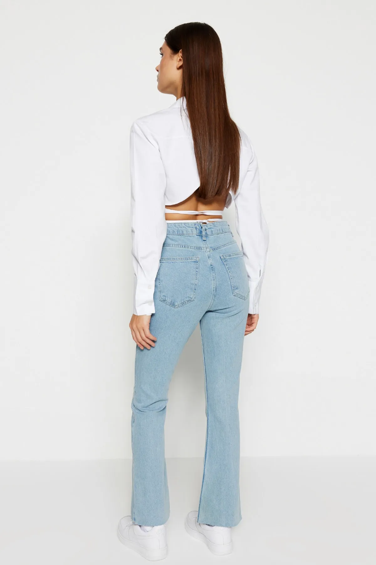 Trendyol Collection  Hellblaue High Waist Crop Flare Jeans TWOAW21JE0159