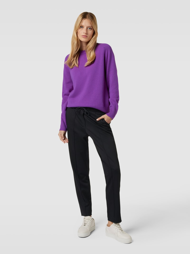 Sweatpants mit Ziernähten in schwarz