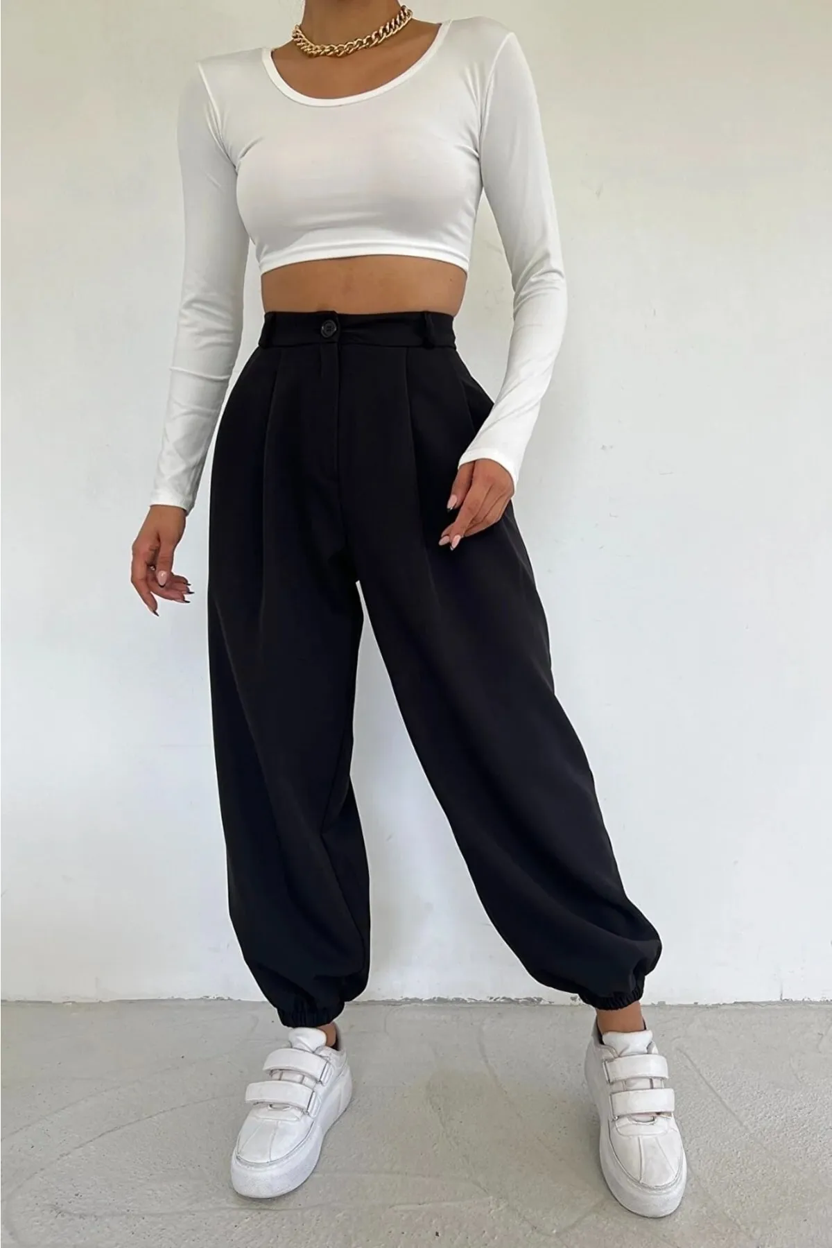 modazoom  Schwarze, maskuline, elastische Jogginghose mit lockerem Bein von Excellence