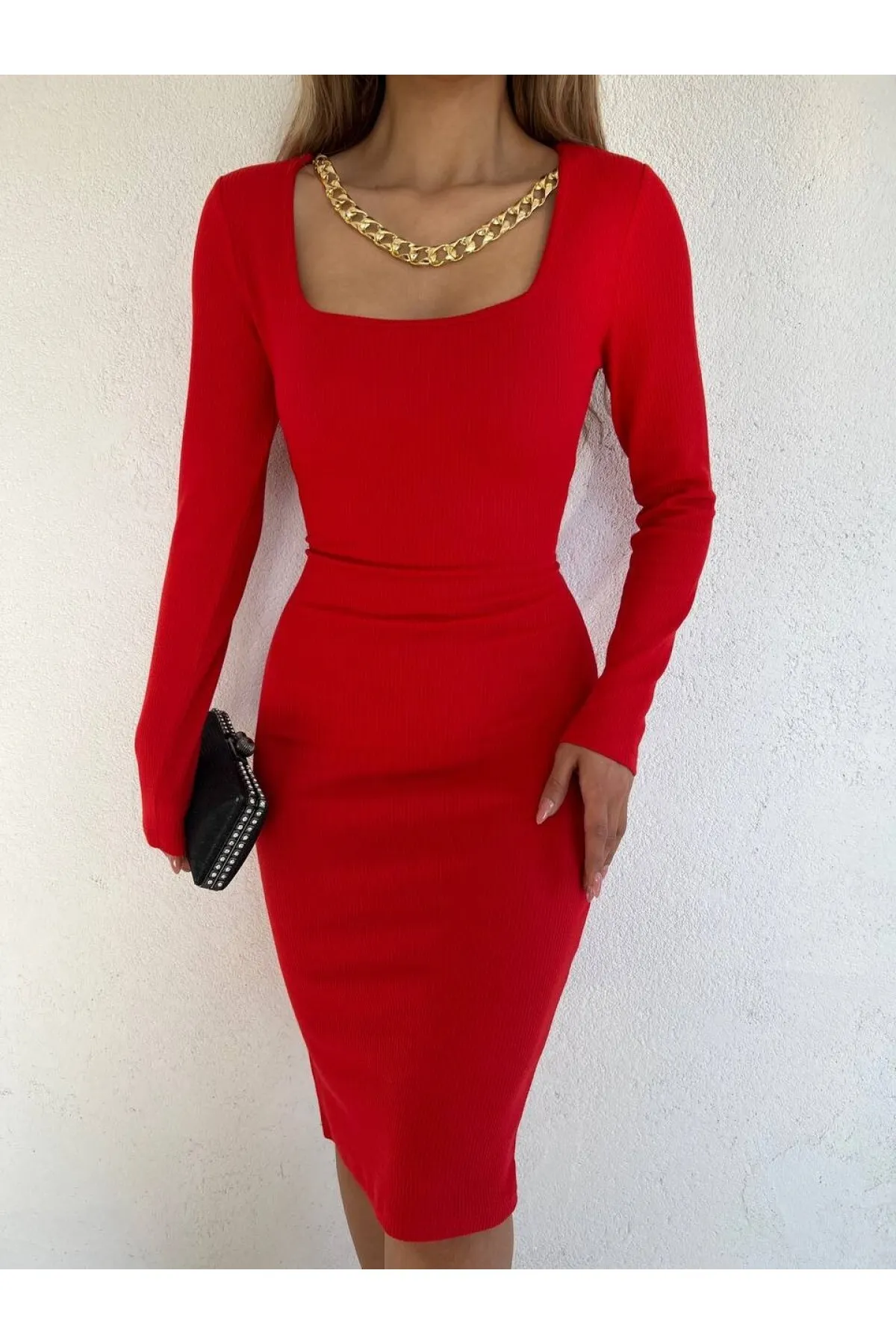 Modamorfo  Midikleid mit quadratischem Kragen und Halskette