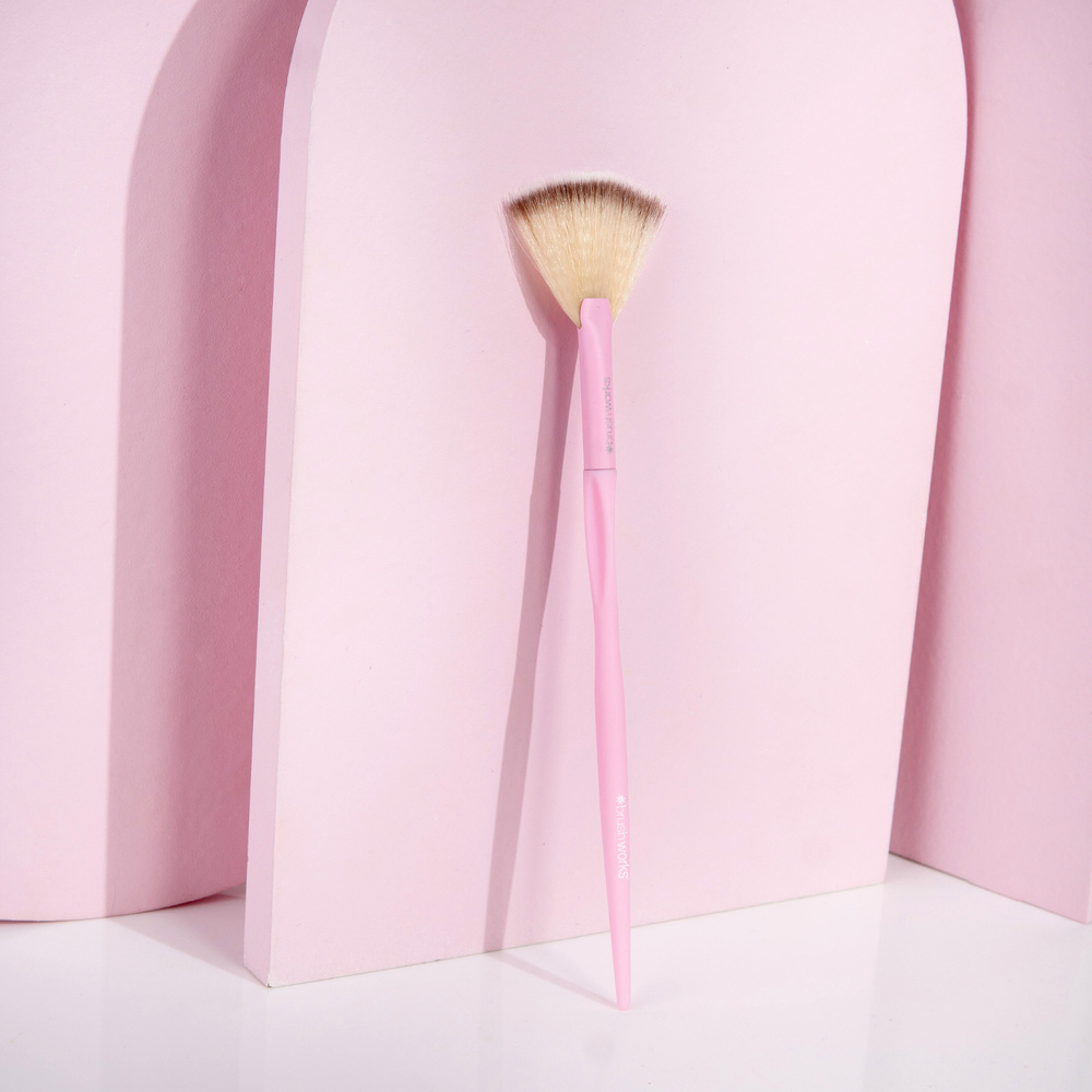 Brushworks Pinceau Eventail HD Rose Pinceau