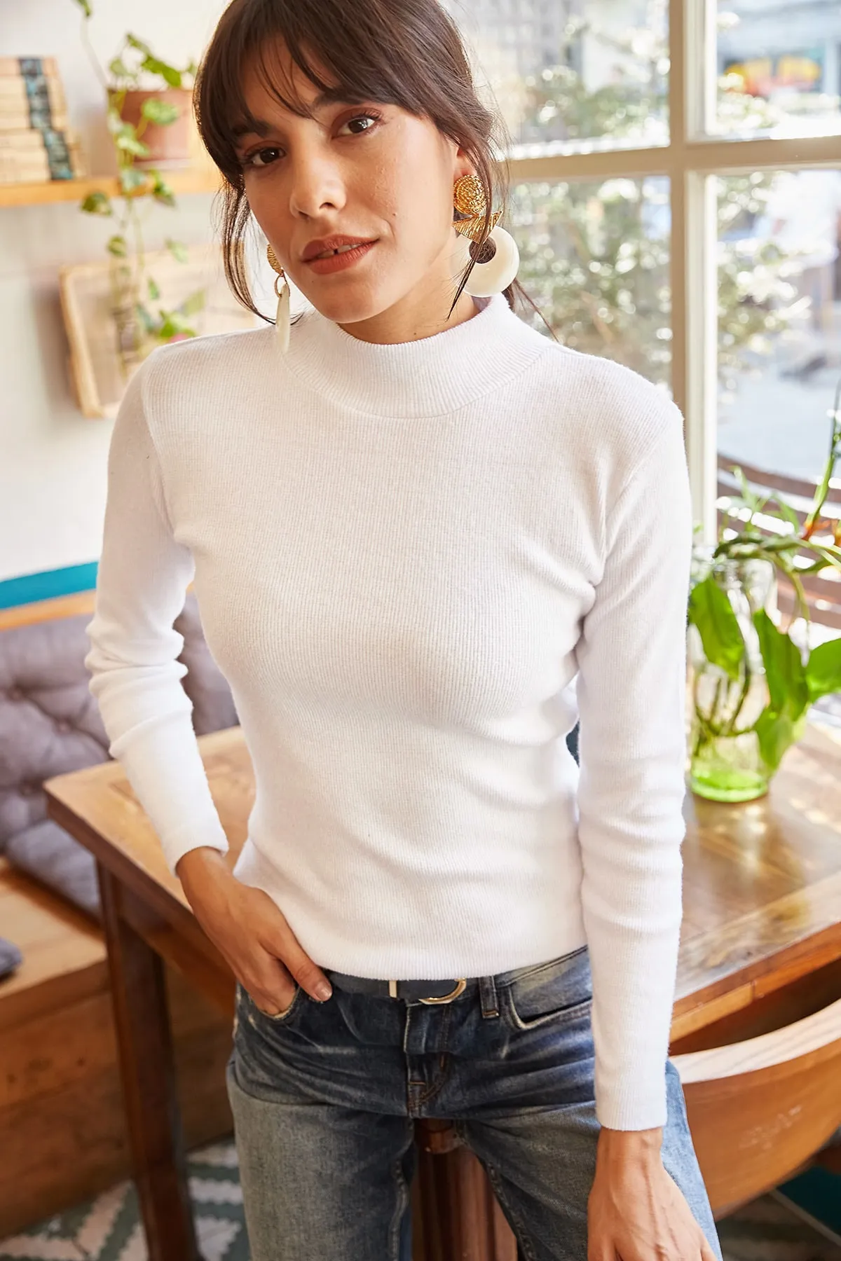 Olalook  Weiße Bluse mit halbhohem Fischerkragen für Damen BLZ-19000599