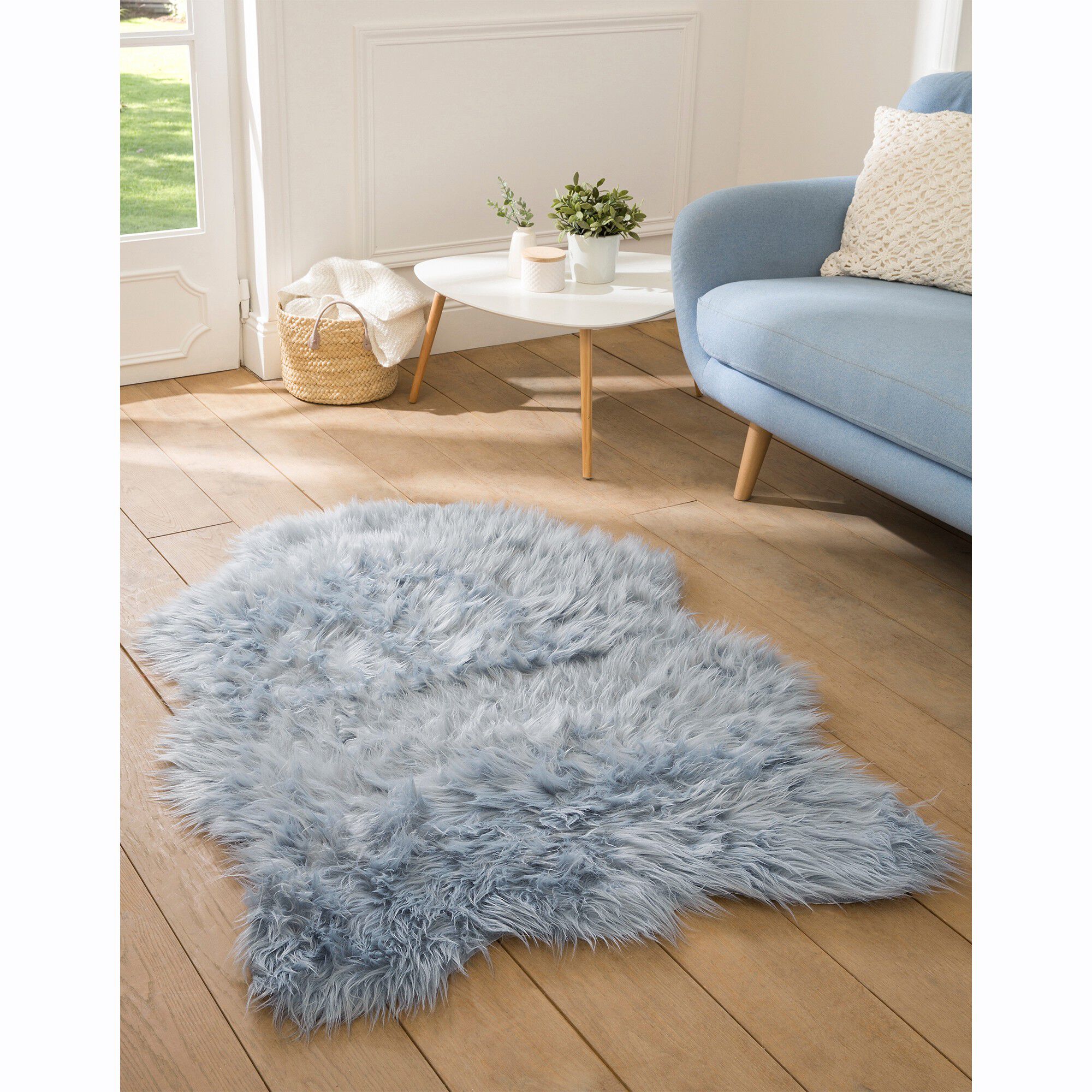 Tapis poils forme peau de bête