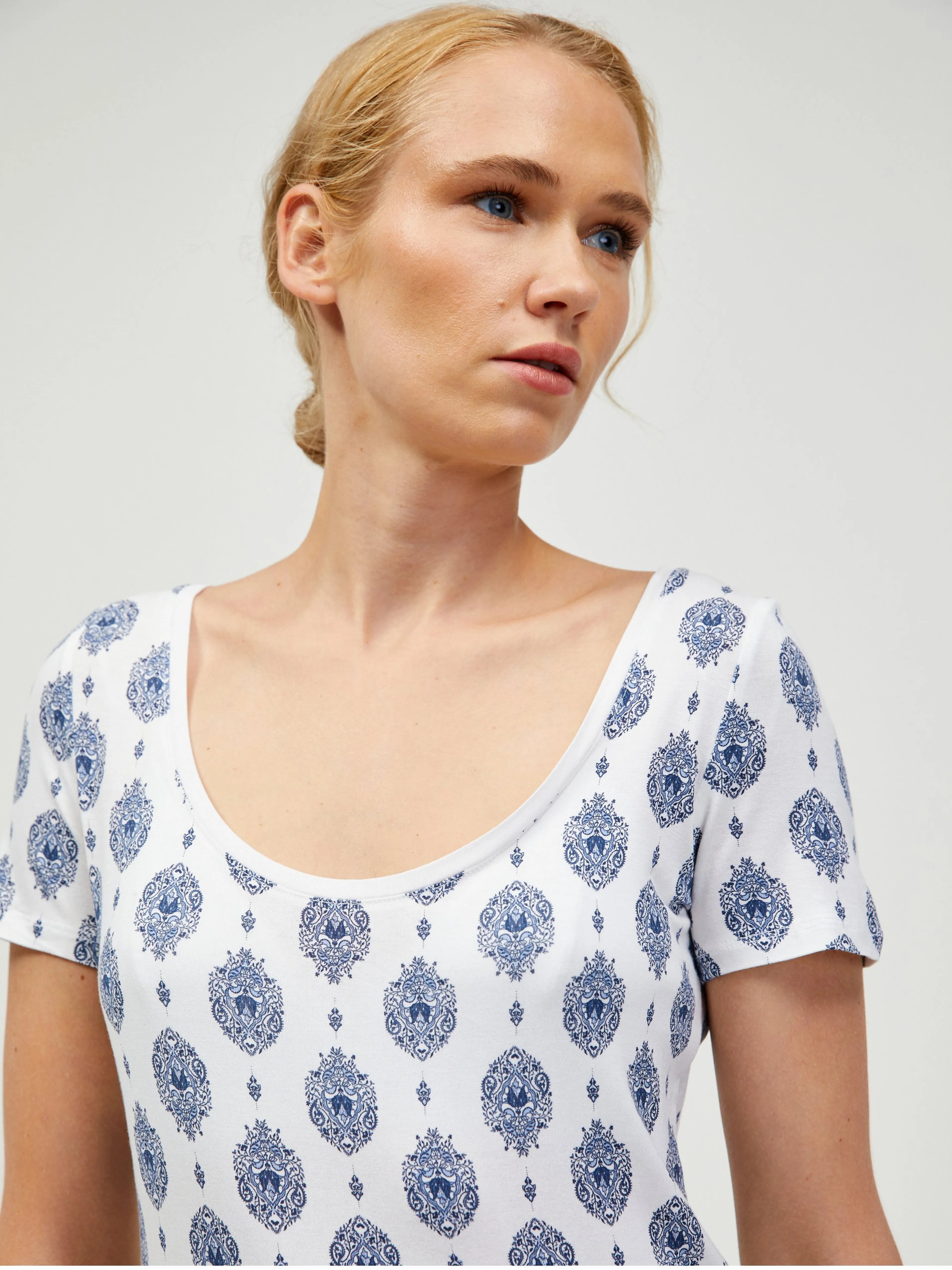 Blau-weiß gemustertes T-Shirt ORSAY