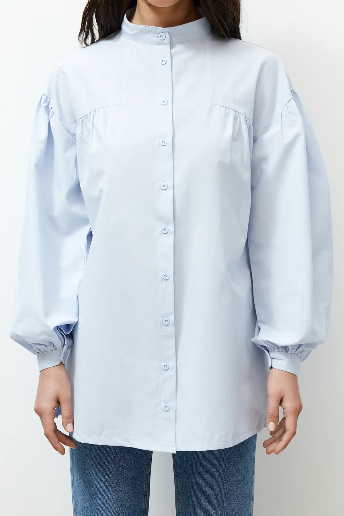 Trendyol Modest  Hellblaues Basic-Webhemd aus Baumwolle mit Rüschendetails TCTSS24TG00055
