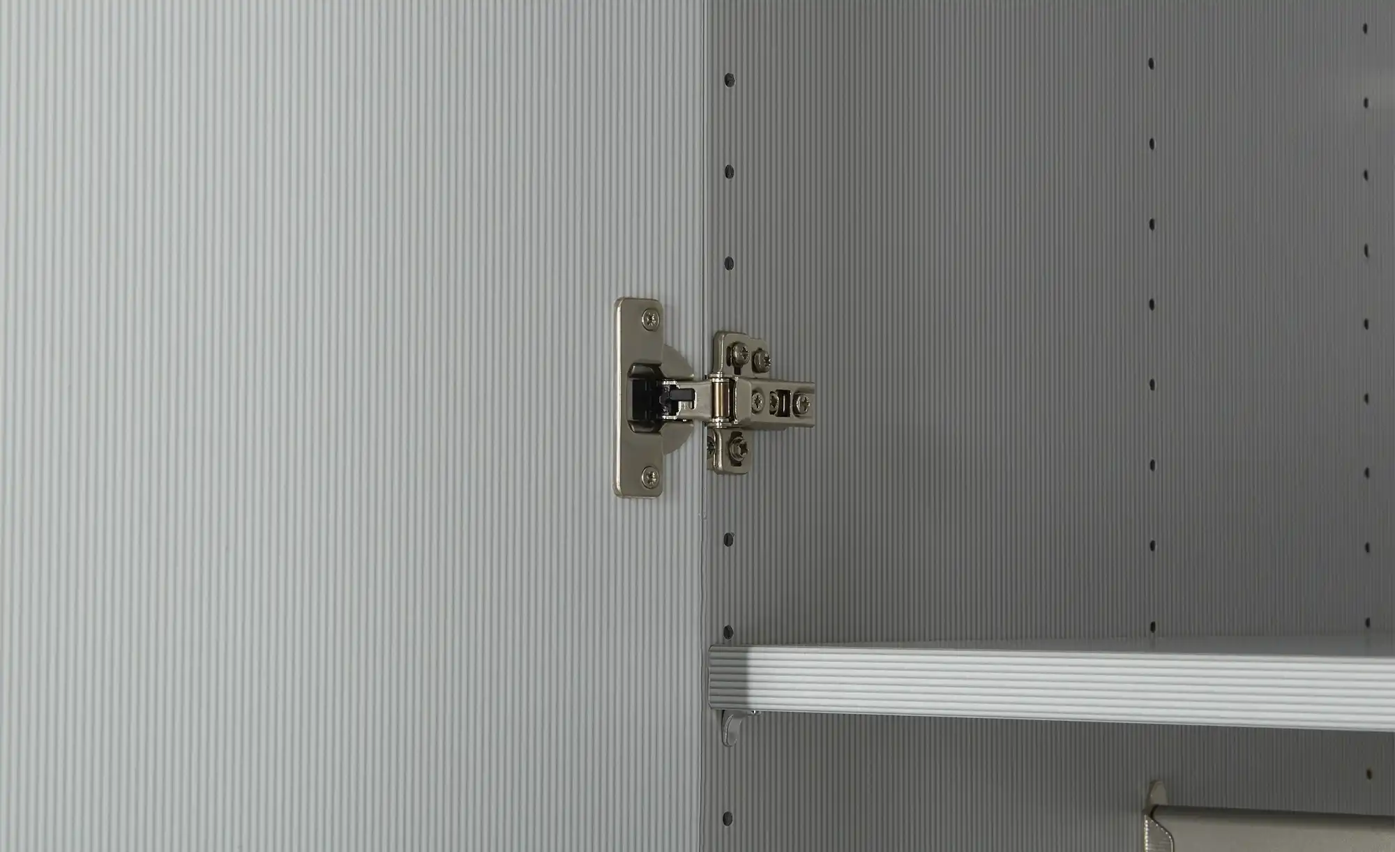 Drehtürenschrank
