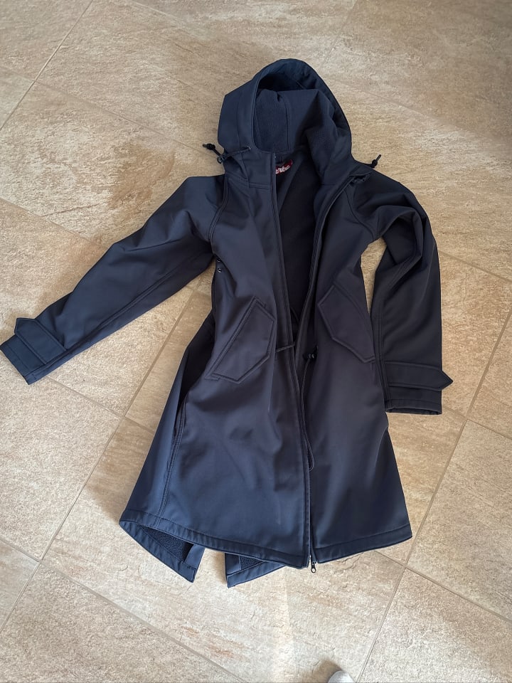 Derbe Regenjacke in Dunkelblau günstig kaufen 34