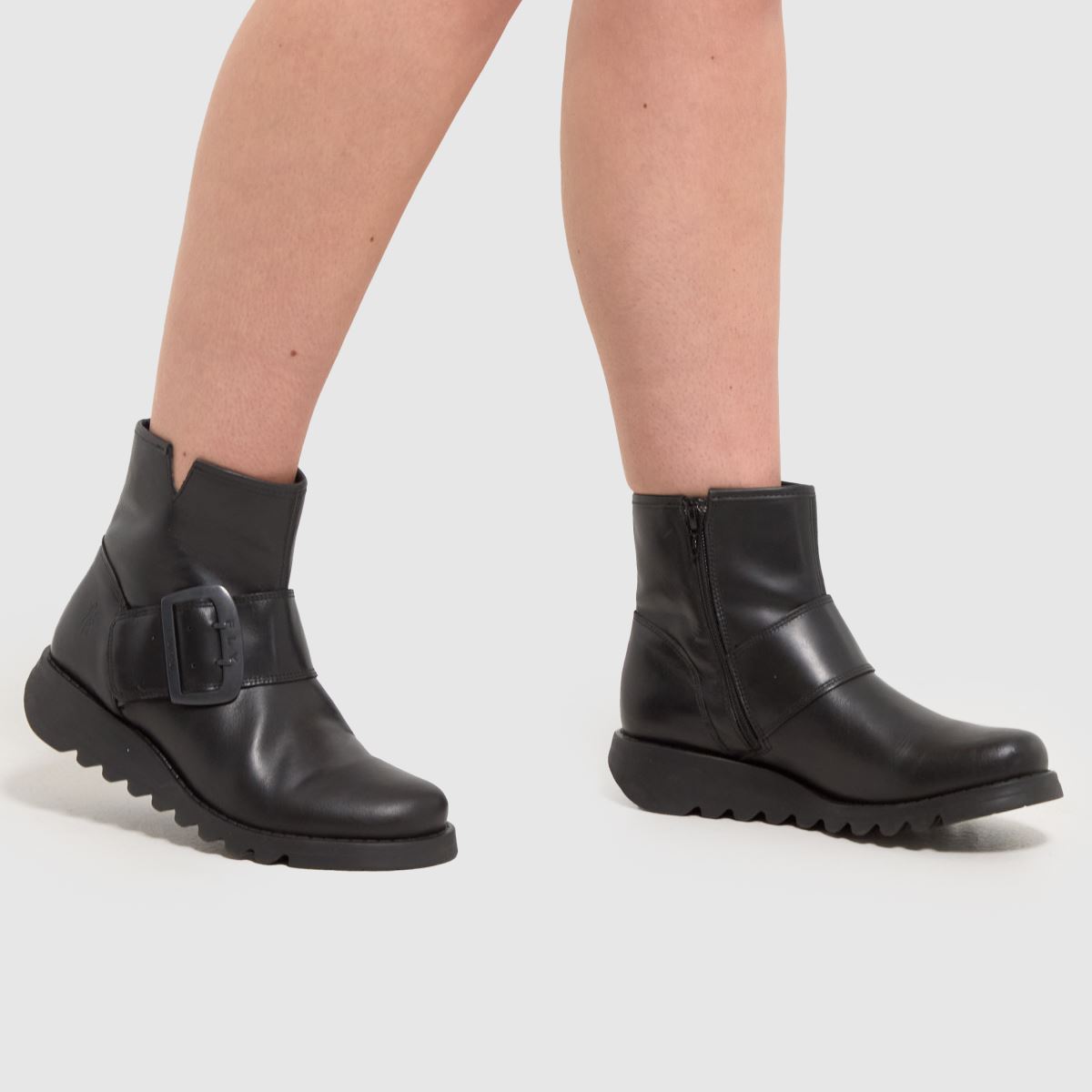Fly London – Svarta ankelboots med spänne