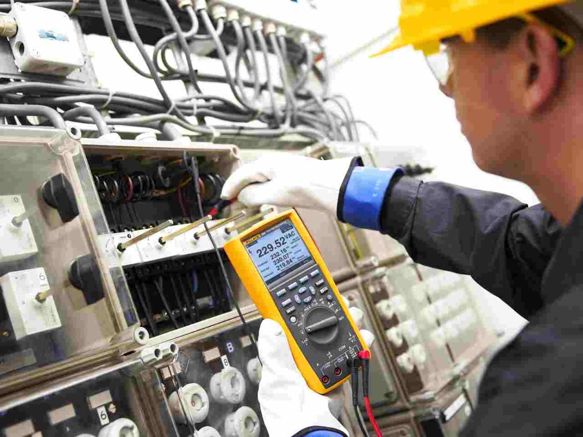 Fluke 3947801 289/EUR Digitální multimetr RMS se záznamem dat a zachycením trendů