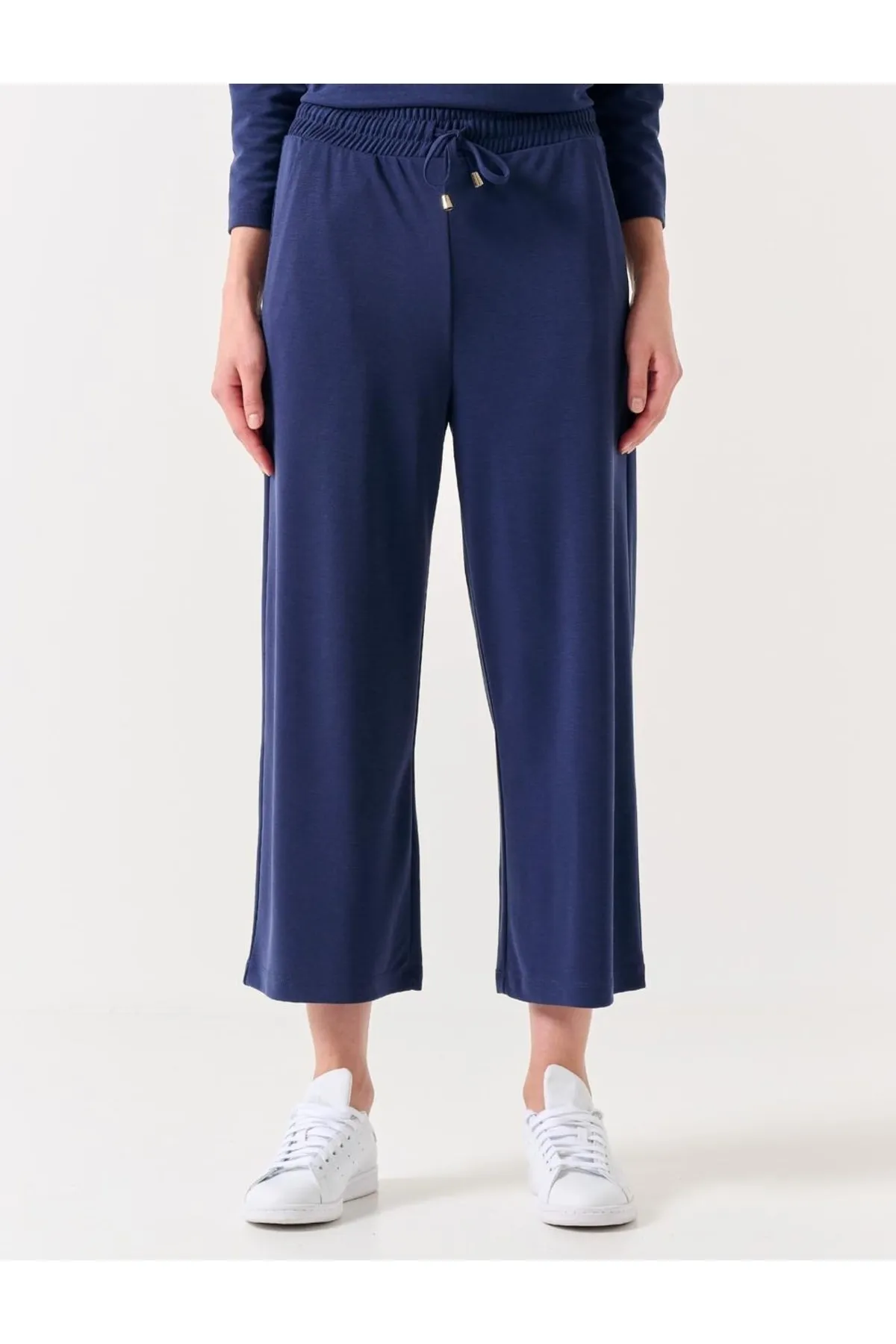 Jimmy Key  Bequeme Jogginghose mit weitem Bein in Marineblau