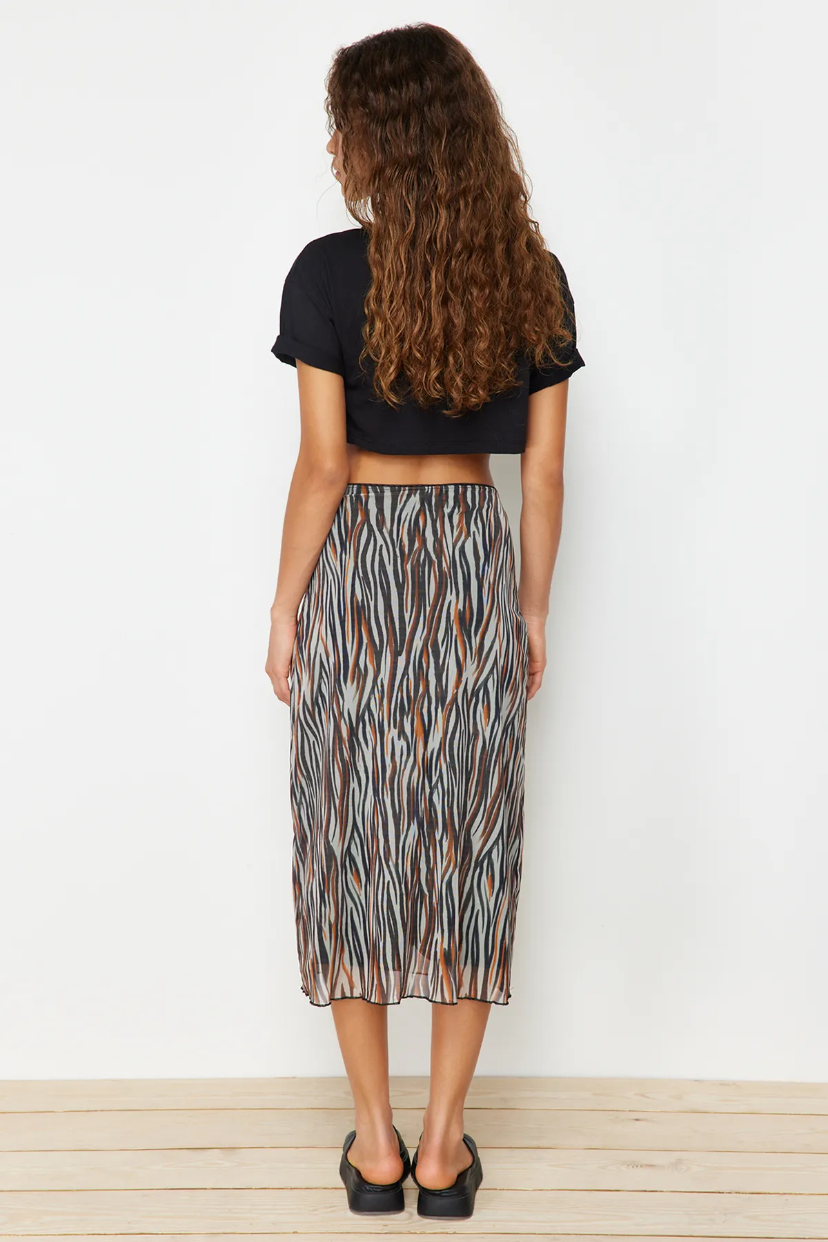 Trendyol Collection  Brauner bedruckter Midi-Strickrock aus gefüttertem Tüll mit elastischer Taille TWOAW24ET00006