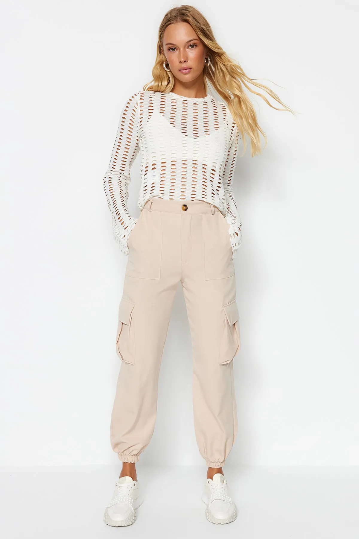 Trendyol Collection  Beigefarbene Cargo-Taschen-Webhose TWOAW24PL00234