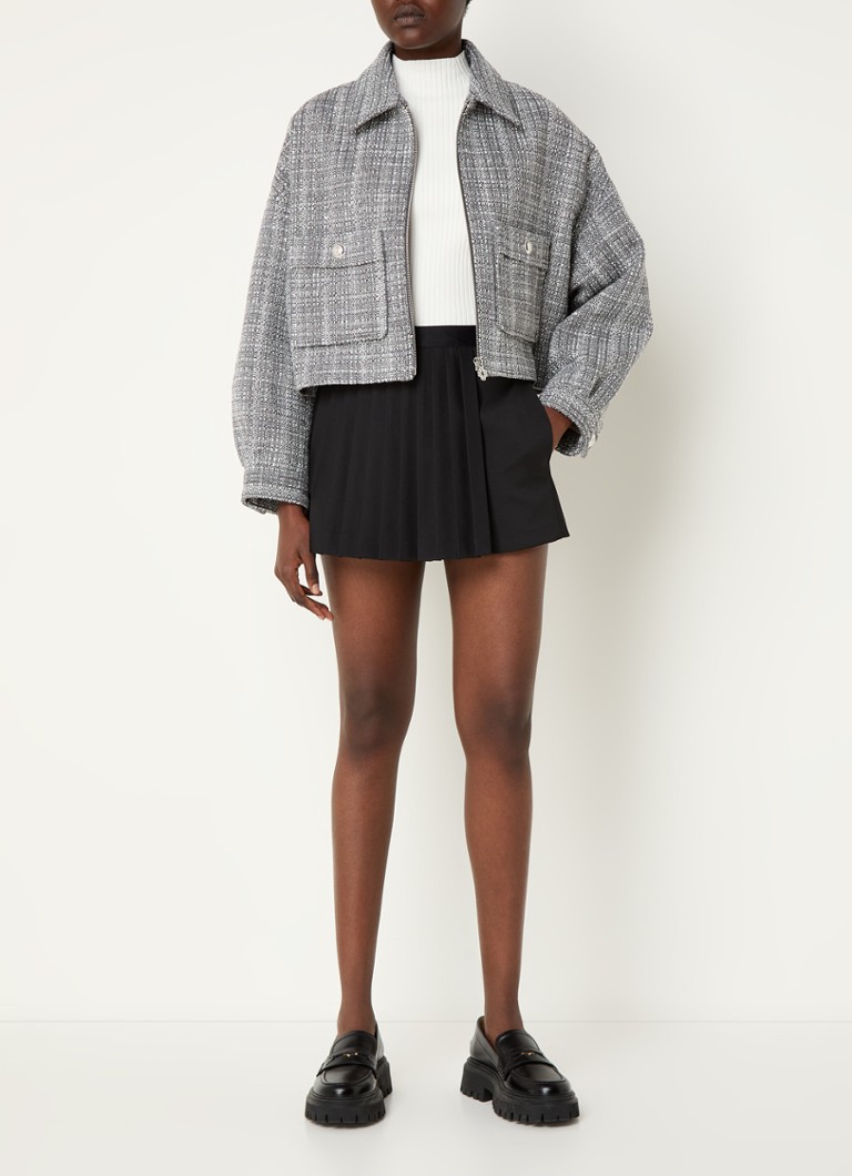 Maje Jack într-un look de tweed