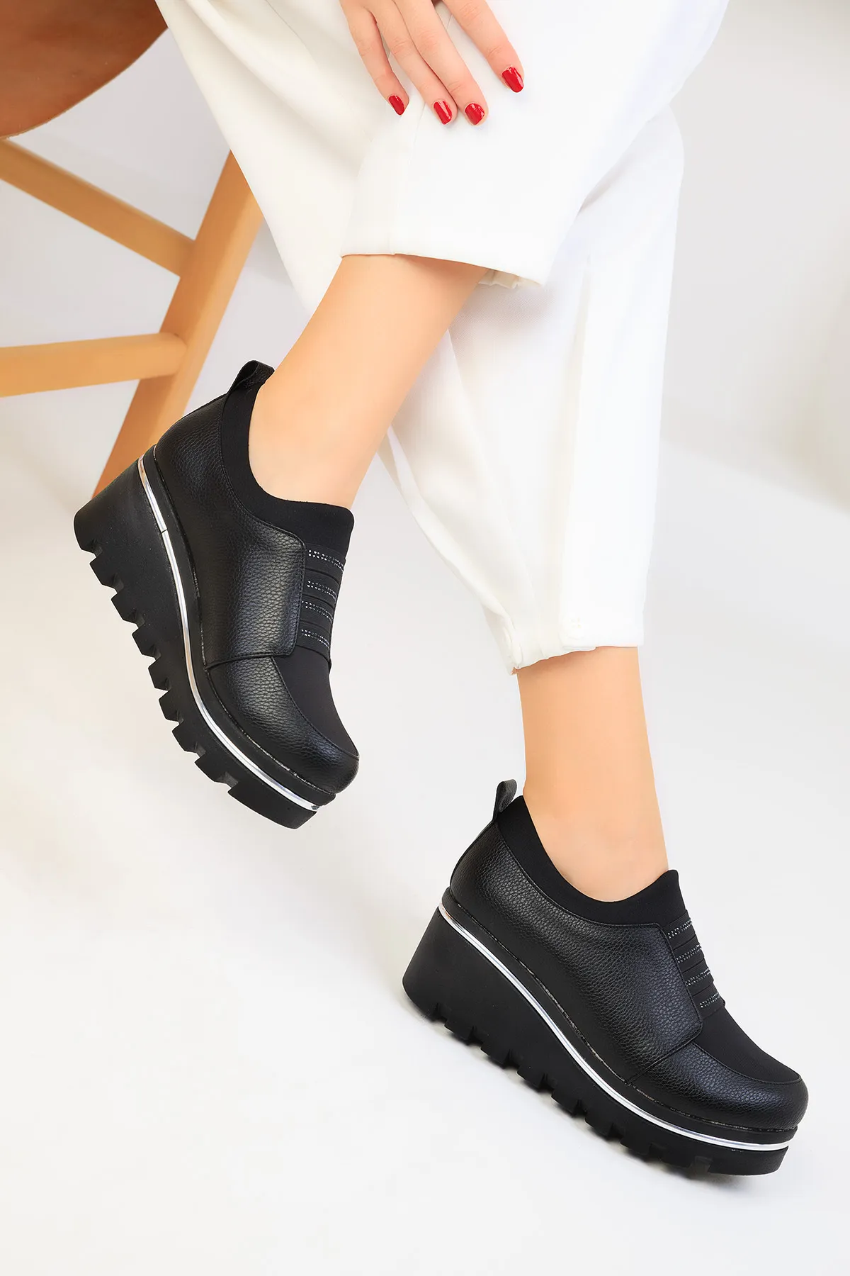 SOHO  Schwarze Freizeitschuhe für Damen 18616