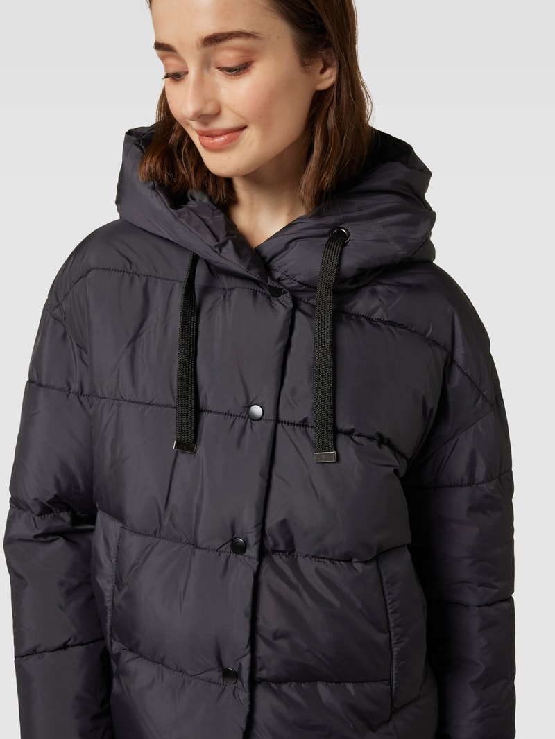 Steppjacke mit Kapuze Modell 'GEMMAHOLLY' in schwarz