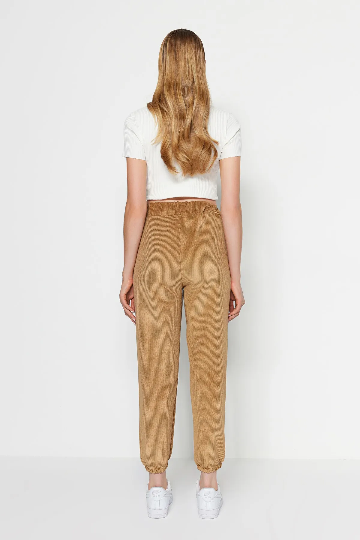 Trendyol Collection  Kamelfarbene Webhose mit hoher Taille TWOAW23PL00297