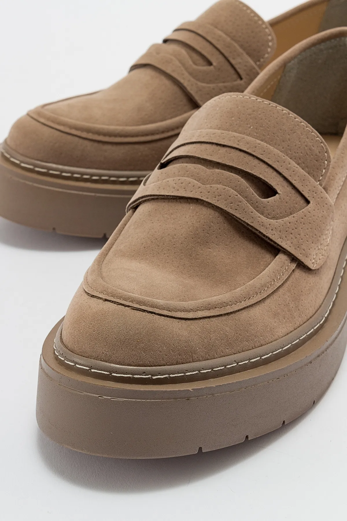 LuviShoes  Damen-Loafer aus dunkelbeigem Wildleder