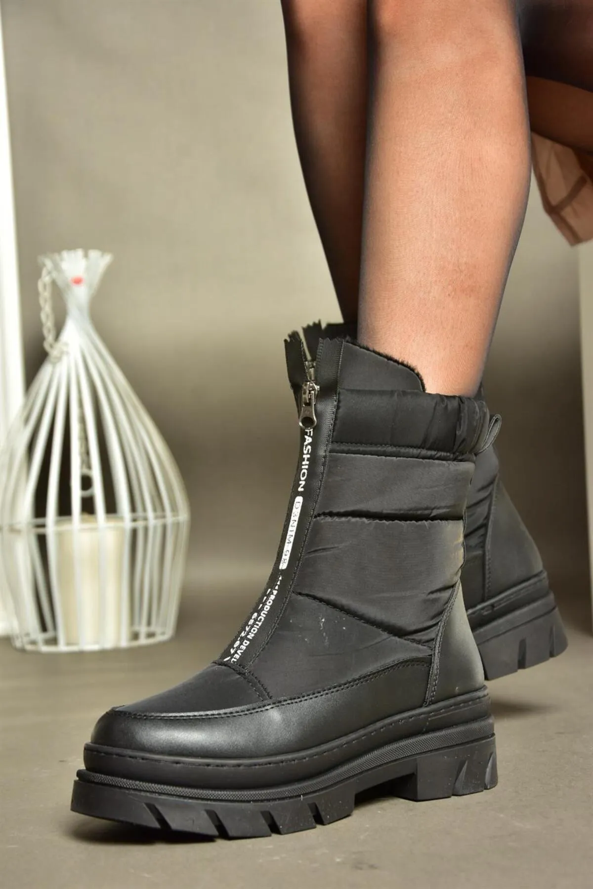Fox Shoes  R820100704 Schwarze Stiefel aus Fallschirmstoff mit dicken Sohlen