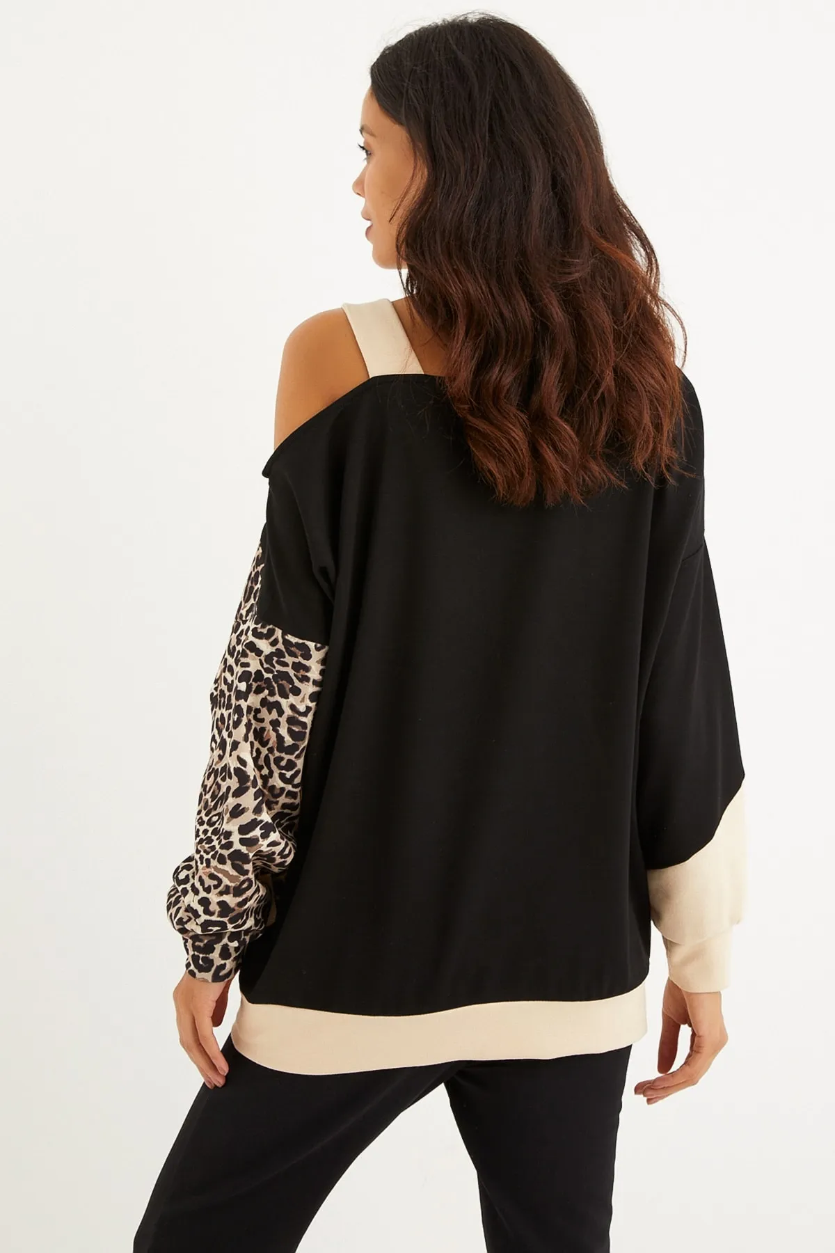 Cool & Sexy  Damen-Sweatshirt mit Leopardenmuster und einer Schulter, Kamel-Schwarz, Blockfarben, BK231066